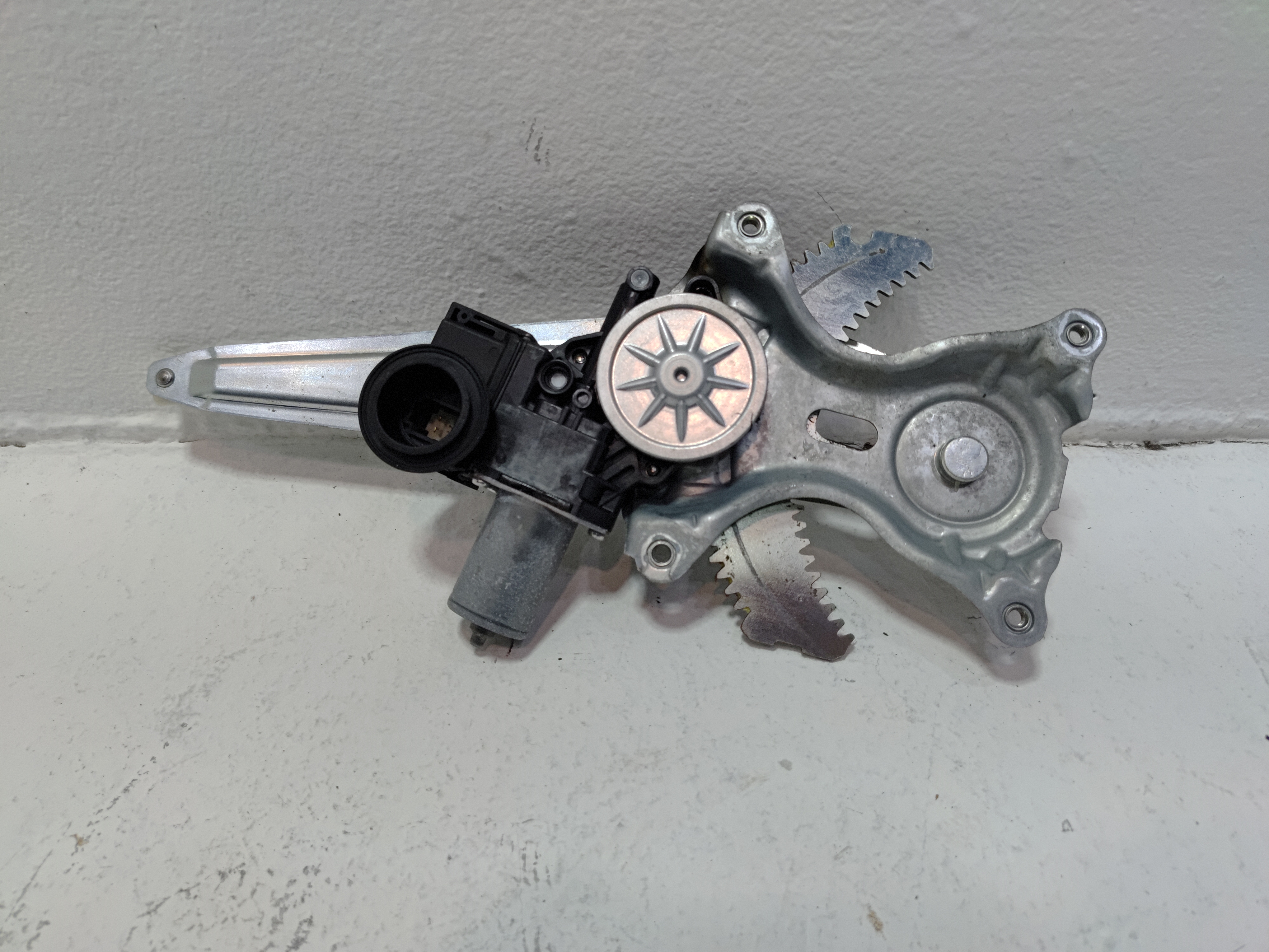 2018-2024 TOYOTA CAMRY REAR PASSENGER SIDE DOOR WINDOW REGULATOR W/ MOTOR OEM