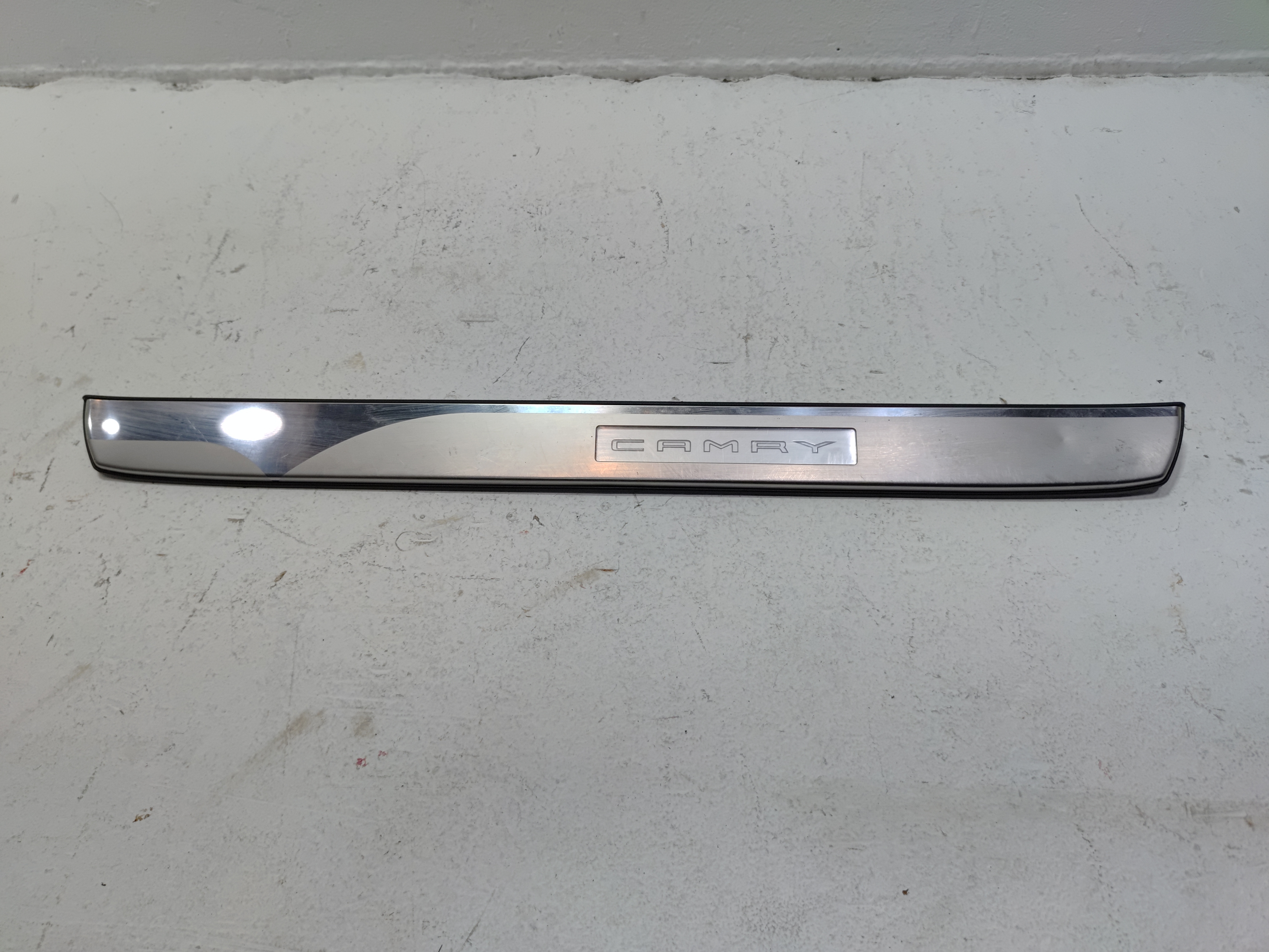 2018-2024 TOYOTA CAMRY FRONT LEFT DRIVER SIDE DOOR LOWER SILL SCUFF PLATE OEM