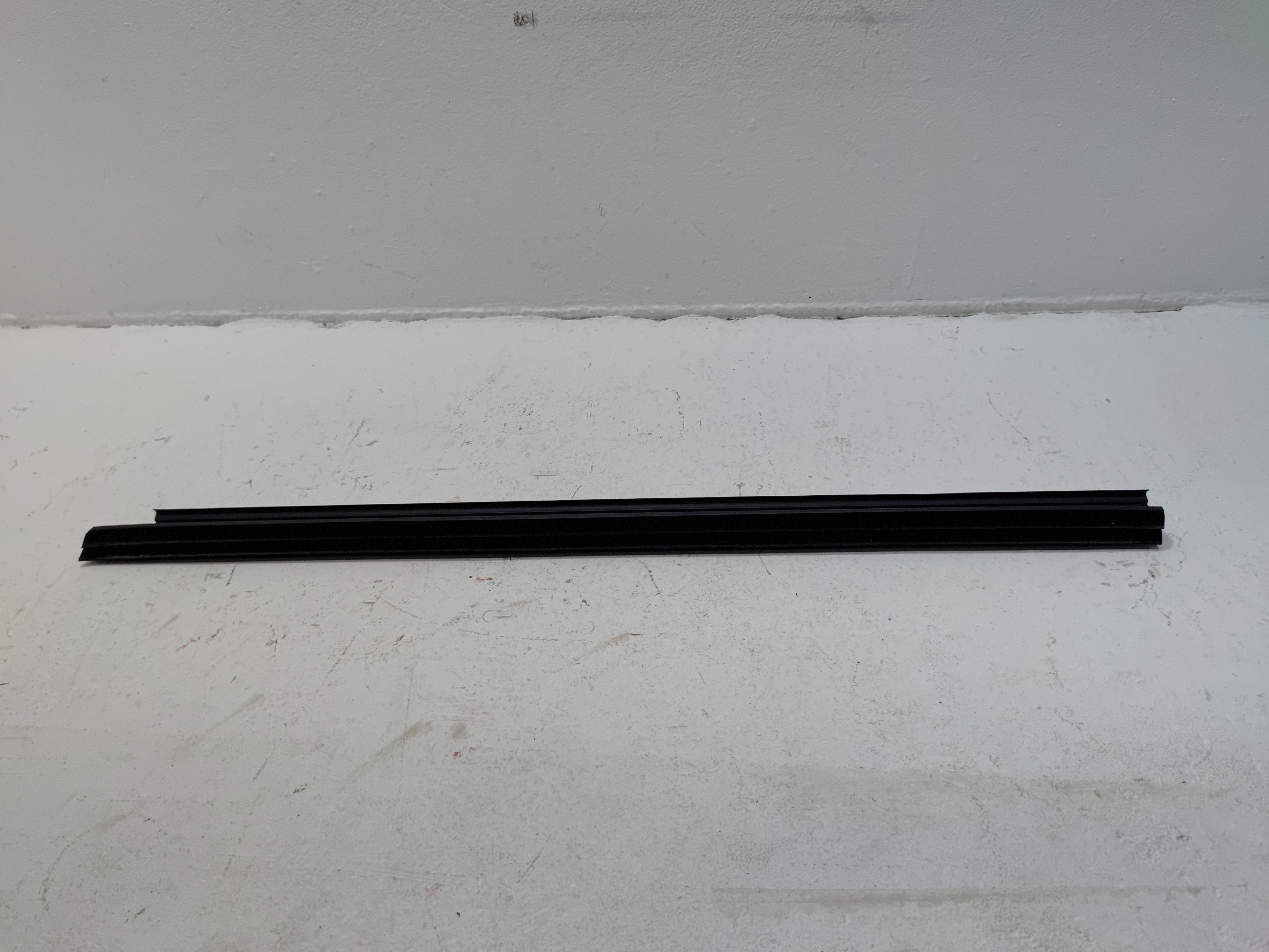 2018-2019 TOYOTA CAMRY FRONT DRIVER SIDE DOOR WINDOW INNER WEATHERSTRIP SEAL OEM