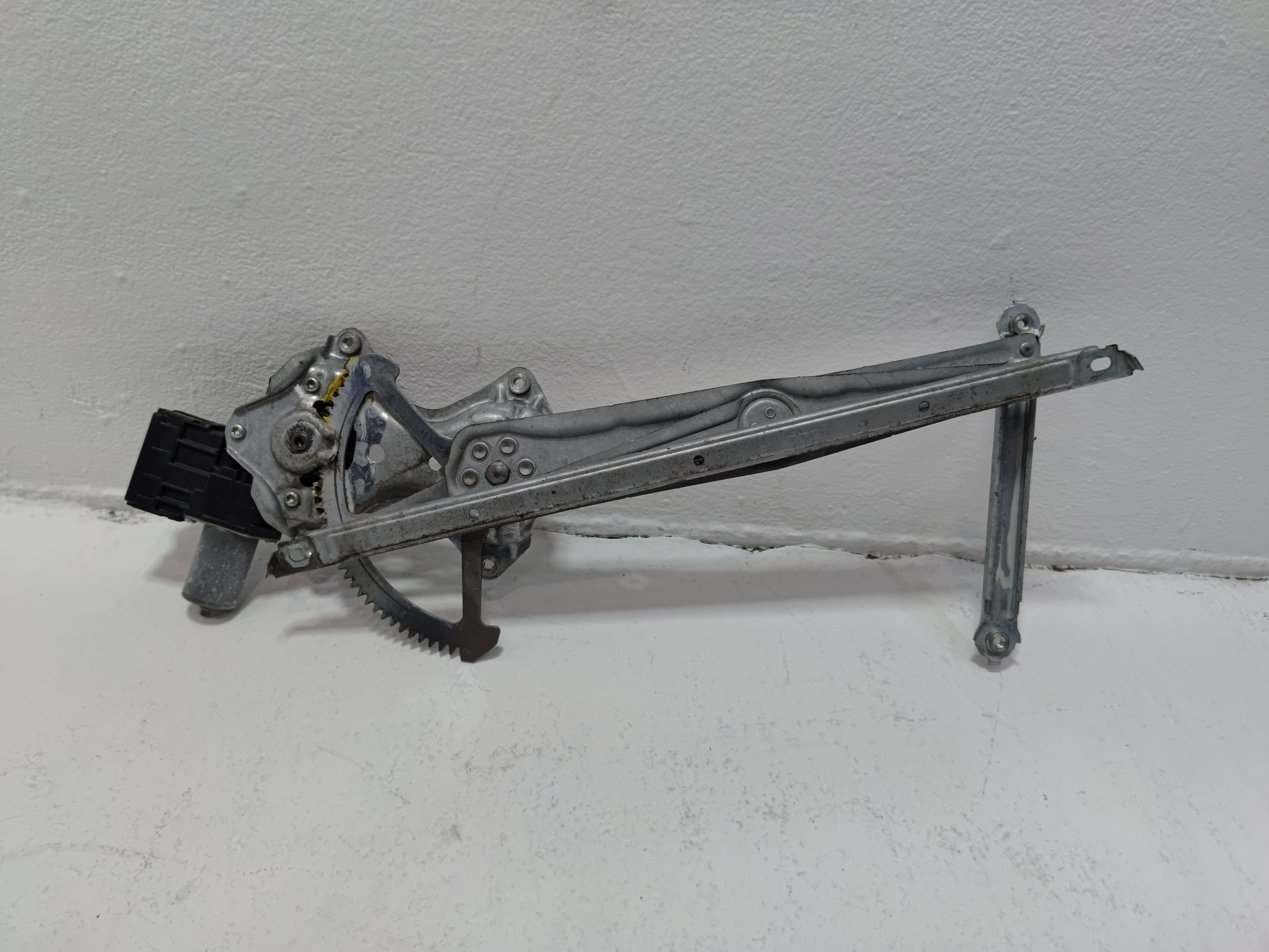 TOYOTA CAMRY 2018-2024 FRONT PASSENGER SIDE DOOR WINDOW REGULATOR OEM