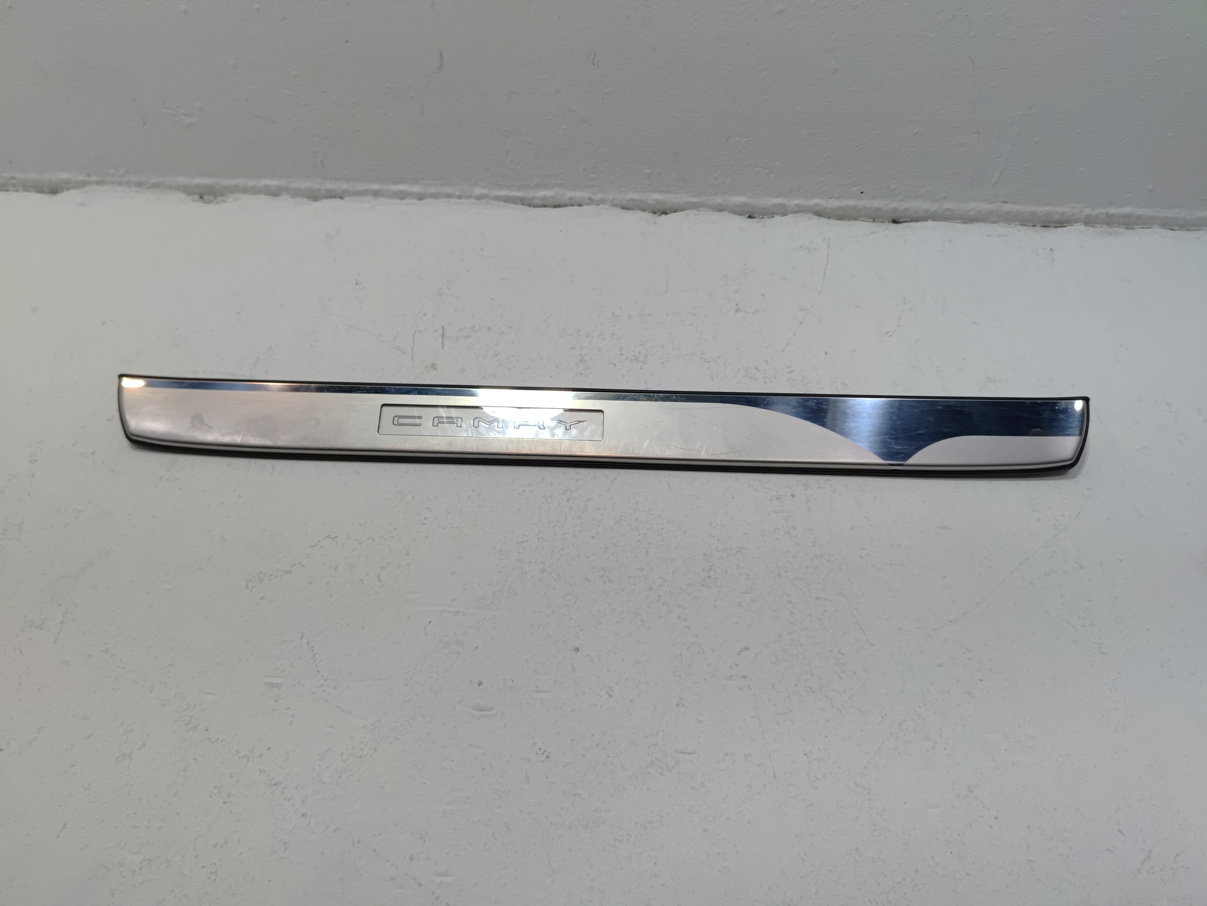 TOYOTA CAMRY FRONT PASSENGER SIDE DOOR SILL SCUFF PLATE TRIM COVER 2018-24 OEM