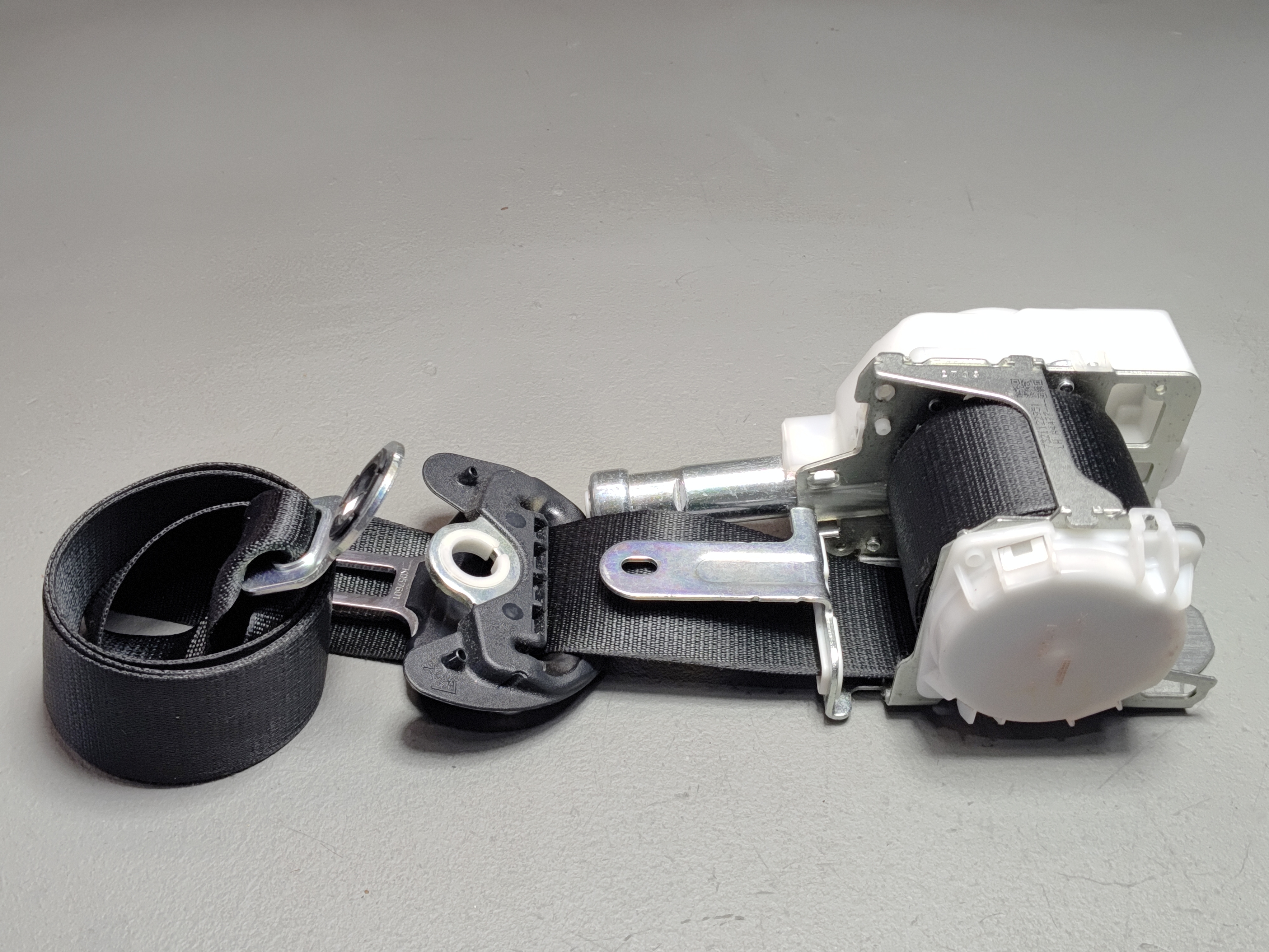 TOYOTA CAMRY FRONT LEFT DRIVER SIDE SEAT BELT SEATBELT RETRACTOR OEM 2018 - 2024