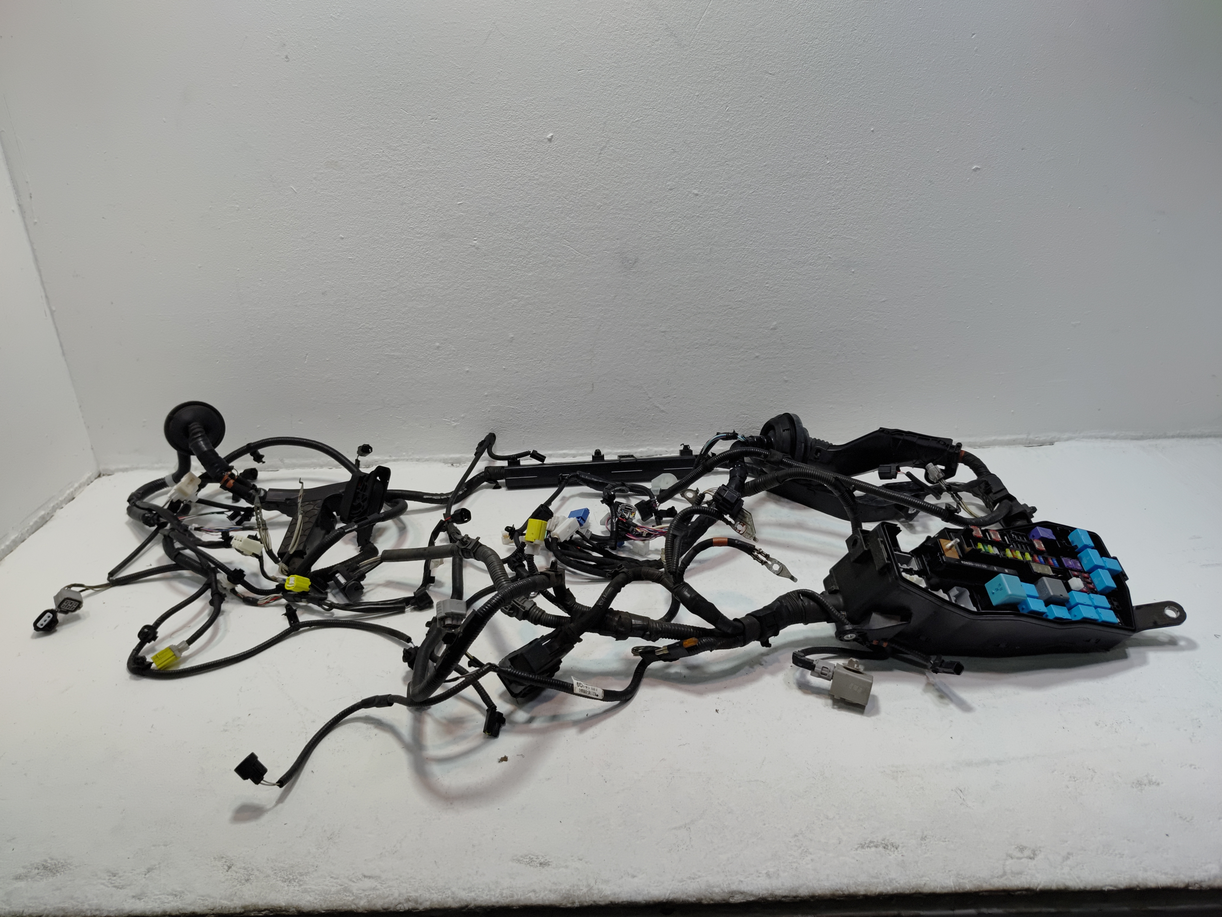 2018-2019 TOYOTA CAMRY SE 2.5L ENGINE ROOM WIRE WIRING HARNESS & FUSE BOX OEM