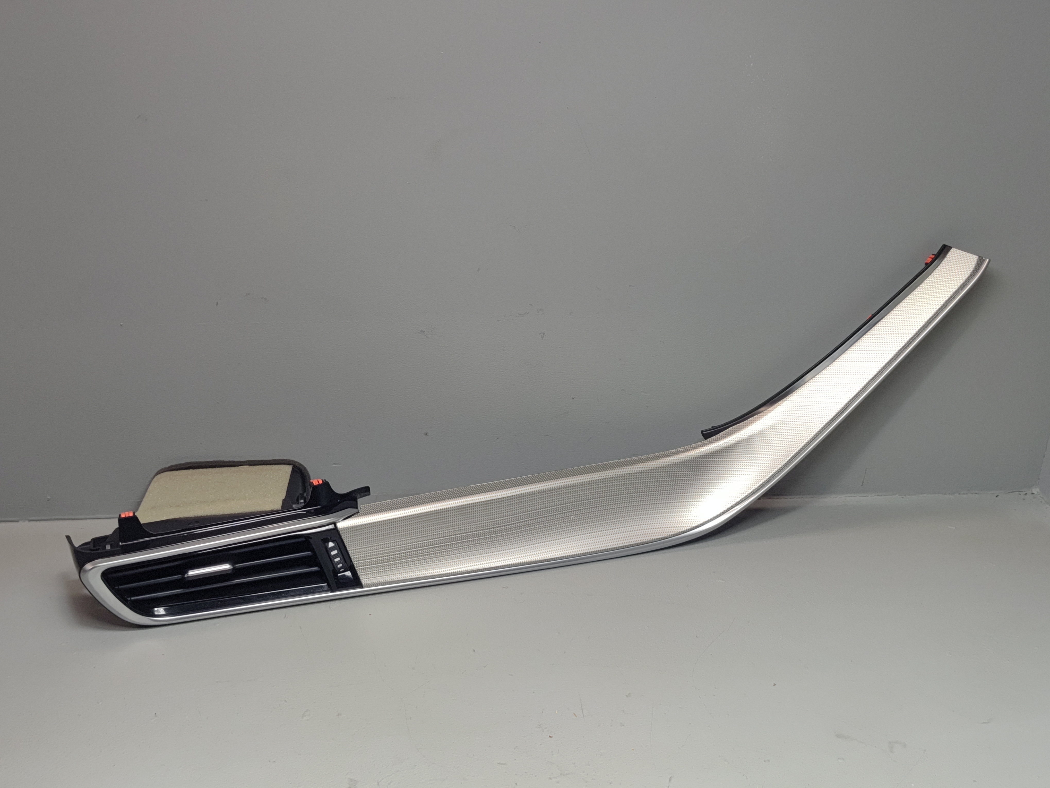 2018 TOYOTA CAMRY SE DASHBOARD PASSENGER SIDE BEZEL MOLDING & AIR VENT OEM