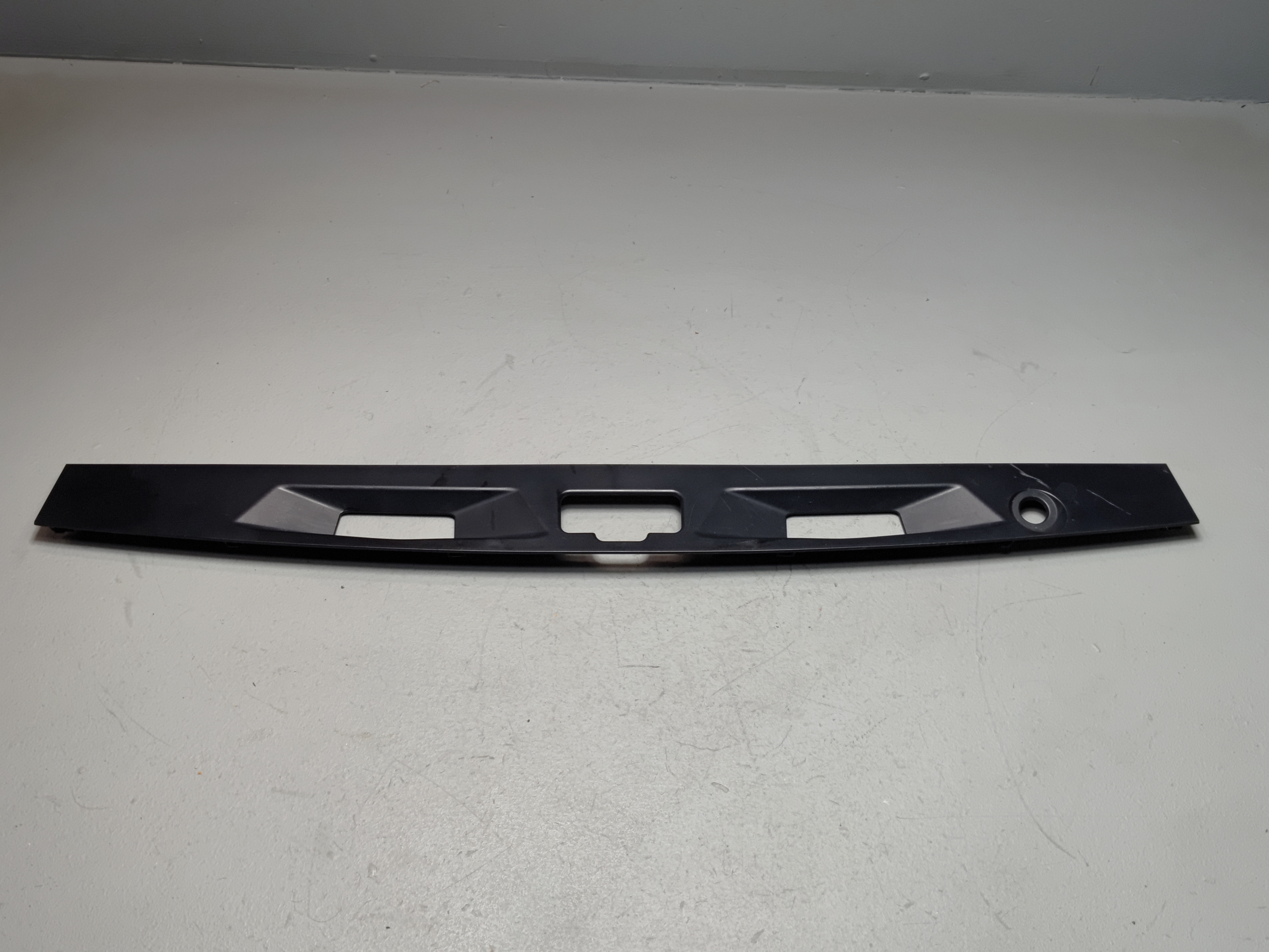 2018-2024 TOYOTA CAMRY TRUNK DECK LID LICENSE PLATE LIGHT MOLDING TRIM COVER OEM