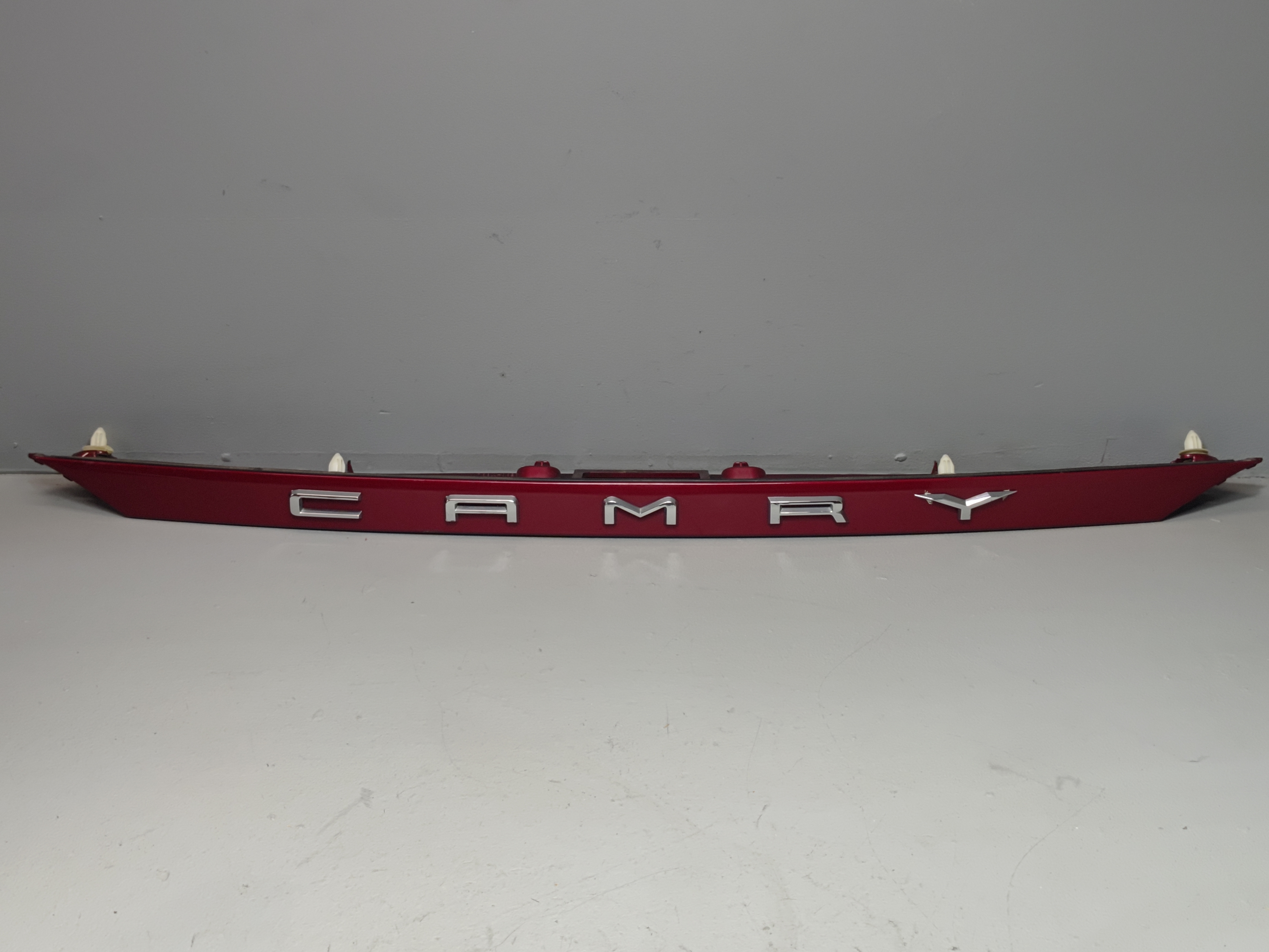 2018-2024 TOYOTA CAMRY REAR TRUNK DECK LID LICENCE PLATE MOLDING 3T3 OEM
