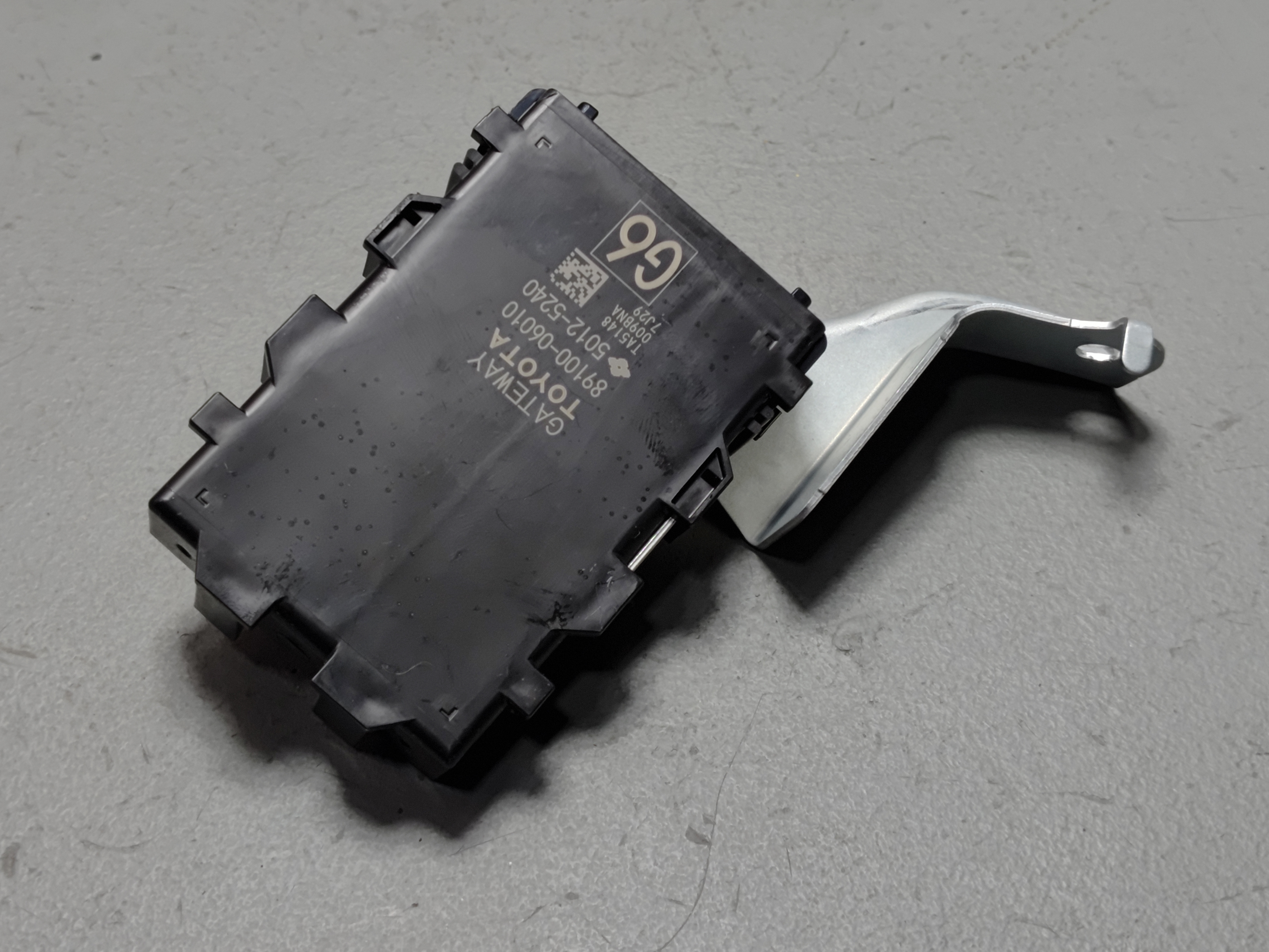 18-2019 TOYOTA CAMRY NETWORK GATEWAY COMPUTER CONTROL MODULE UNIT W/BRACKET OEM