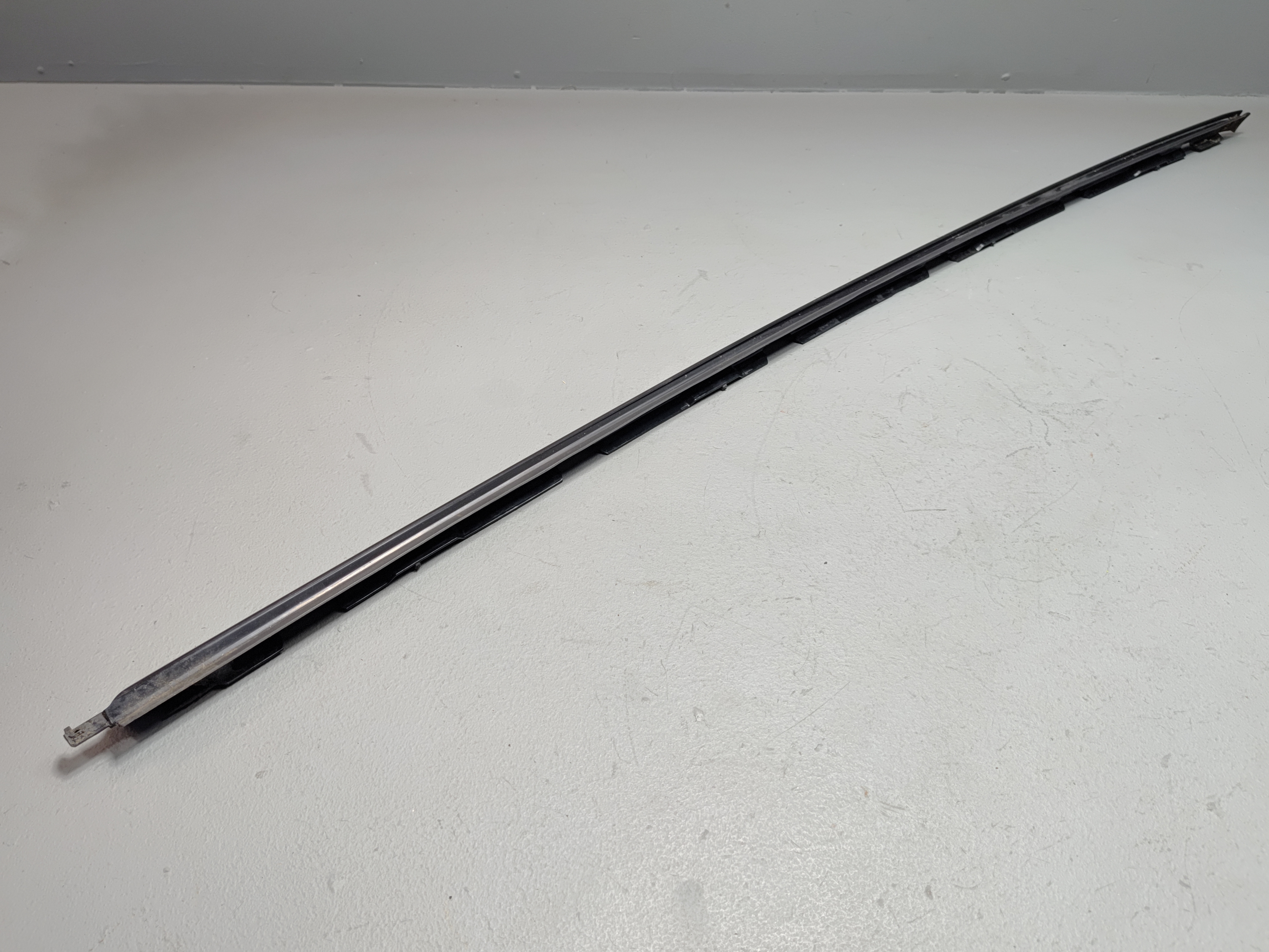 2018-2024 TOYOTA CAMRY FRONT WINDSHIELD PASSENGER SIDE DRIP SEAL MOLDING OEM