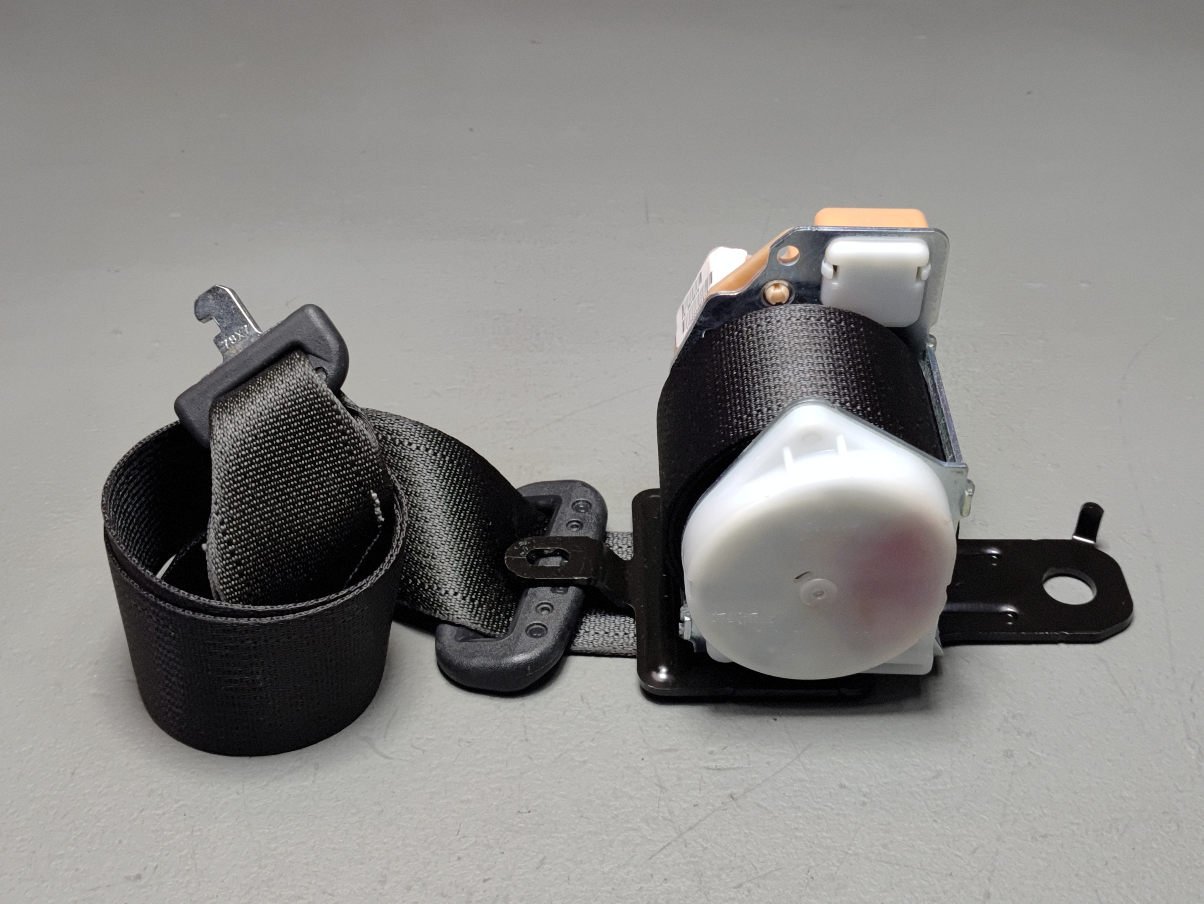 2018-2024 TOYOTA CAMRY REAR SECOND 2ND ROW CENTER MIDDLE SEAT BELT RETRACTOR OEM