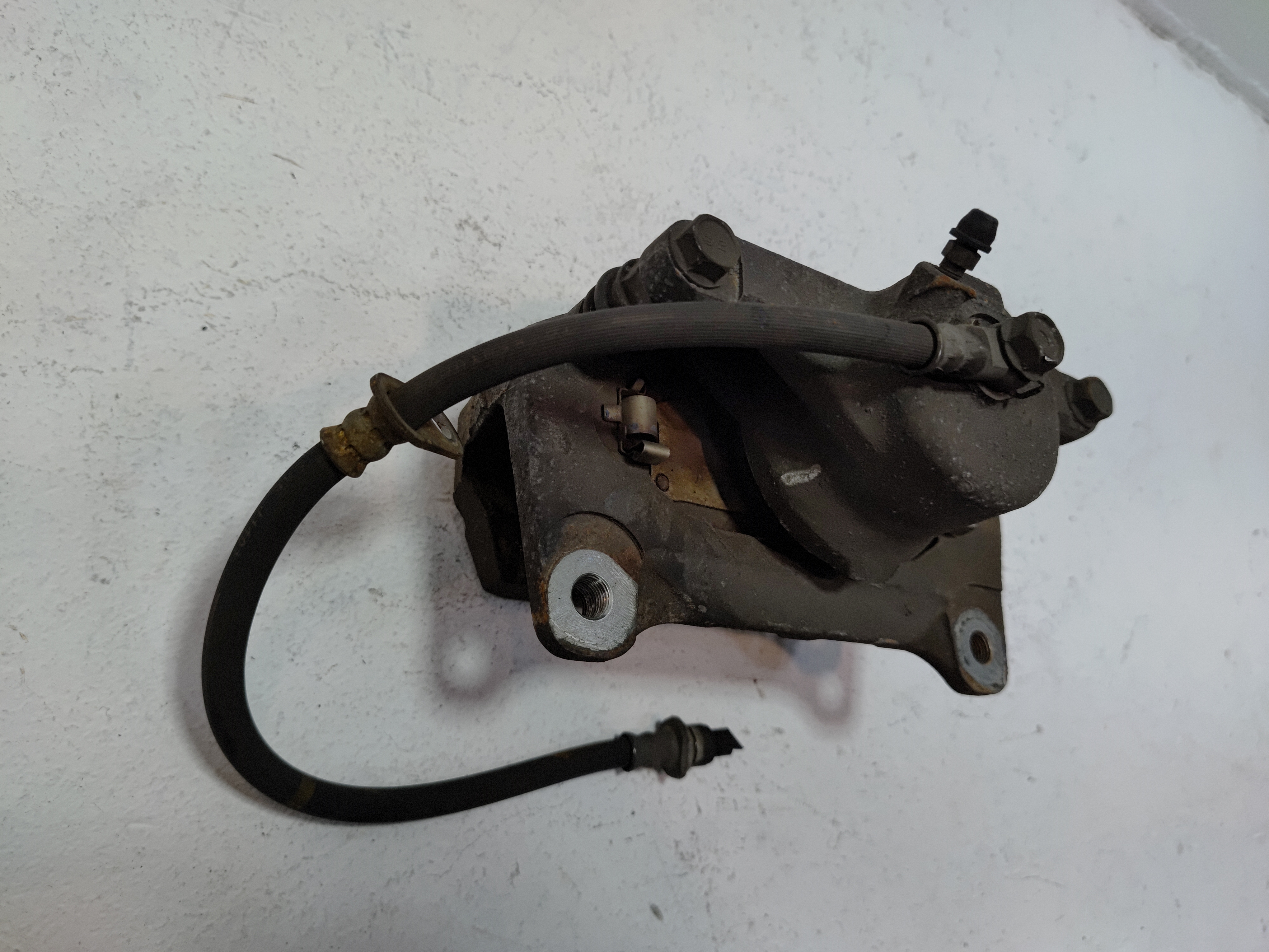 2018-2019 TOYOTA CAMRY FRONT LEFT DRIVER SIDE BRAKE CALIPER OEM
