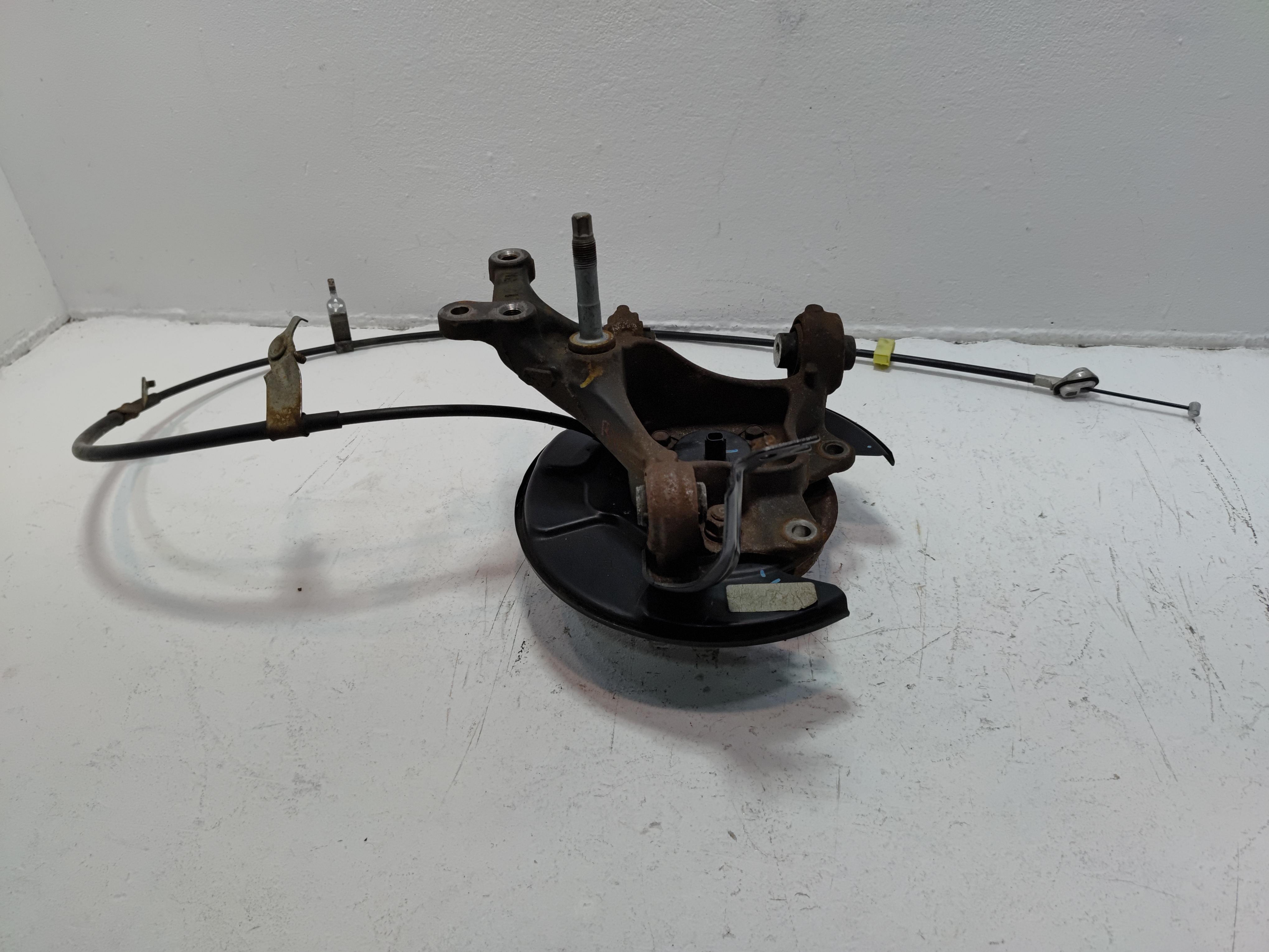 TOYOTA CAMRY SE XSE FWD REAR DRIVER SIDE SPINDLE KNUCKLE HUB 2018 - 2024 OEM