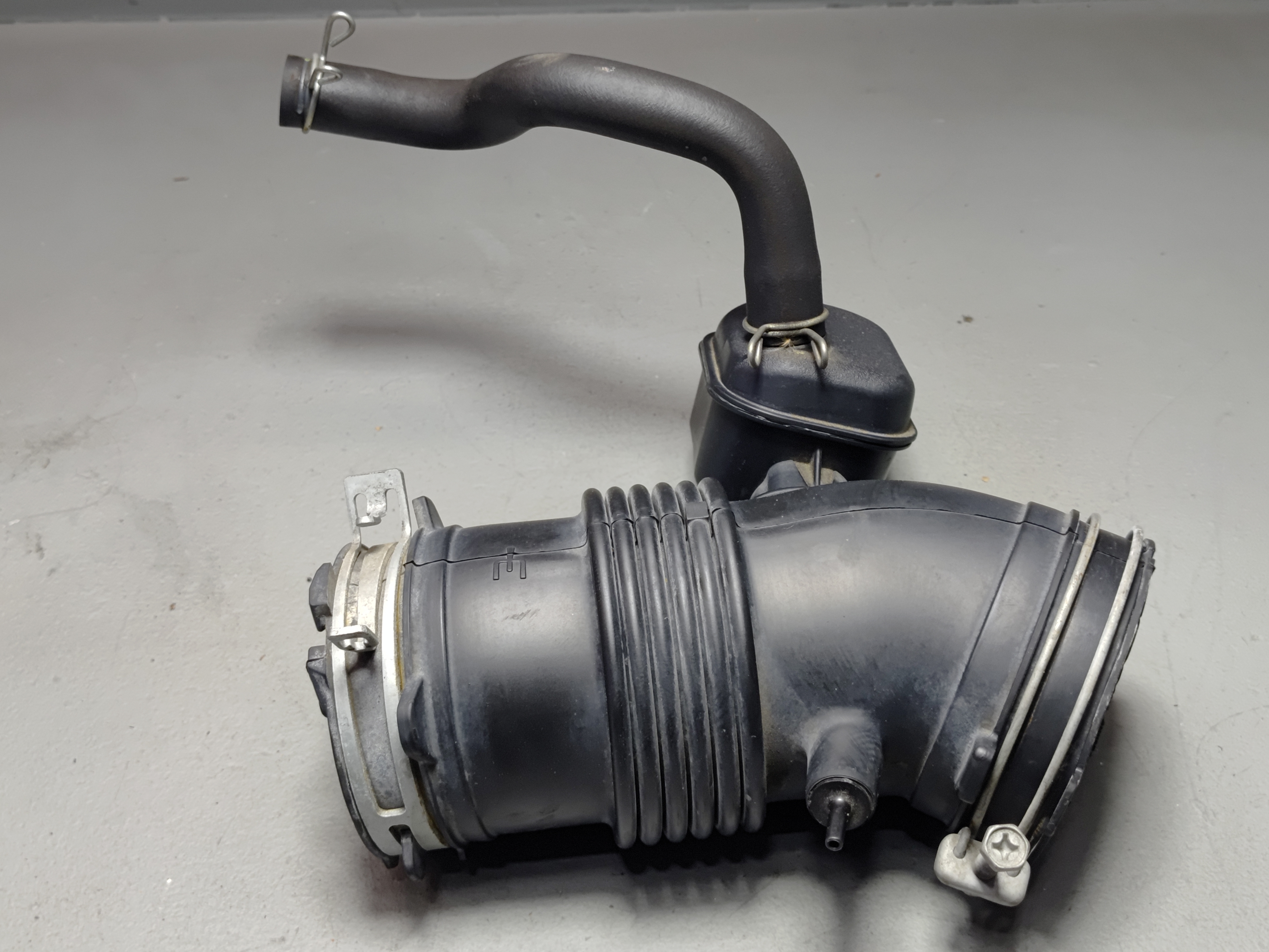 OEM TOYOTA CAMRY 2.5L 2018-2024 AIR CLEANER INTAKE DUCT HOSE W/RESONATOR