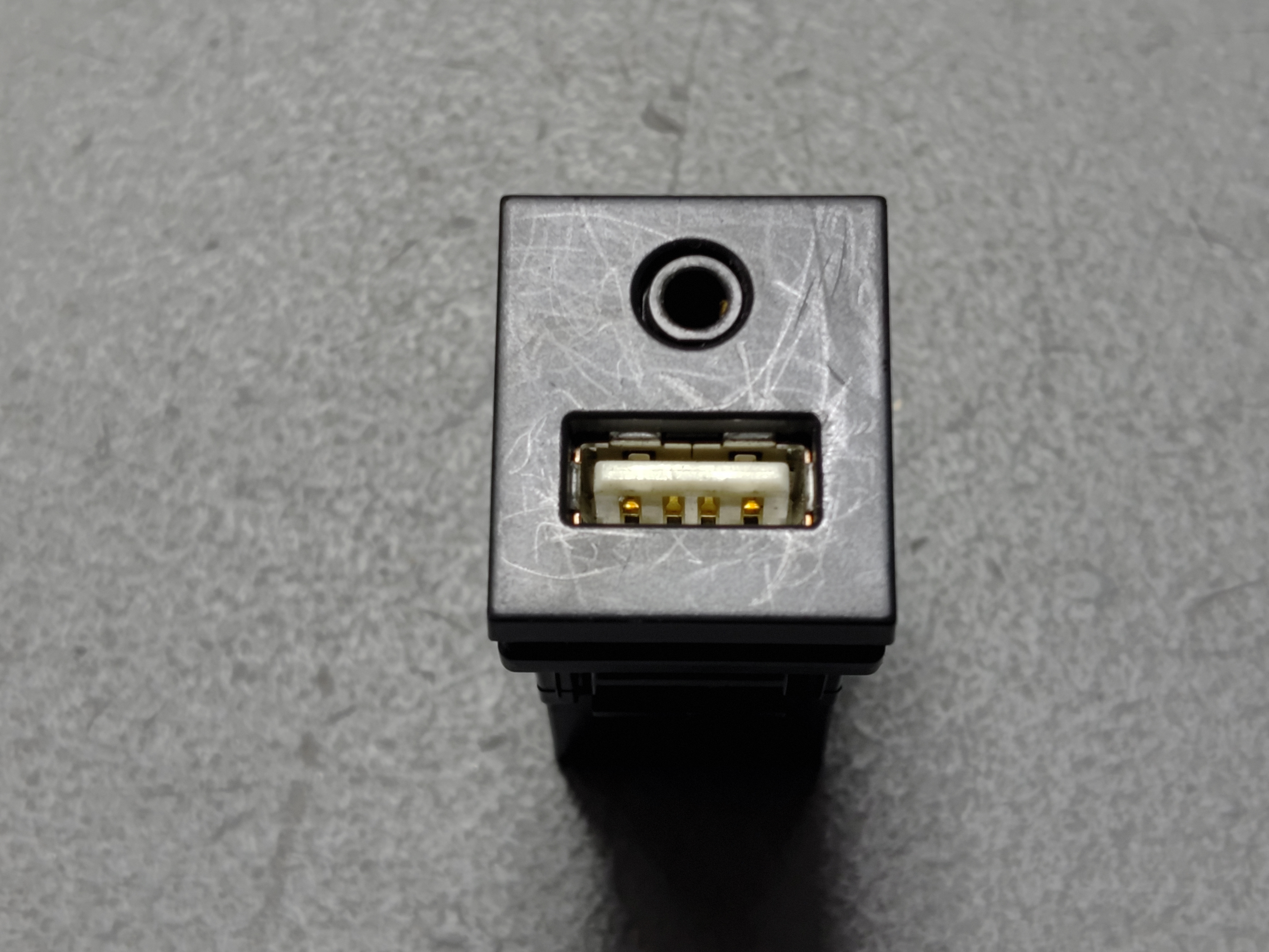 TOYOTA CAMRY 2018 - 2020 CENTER CONSOLE USB PORT AUX OUTLET SOCKET COVER CAP OE