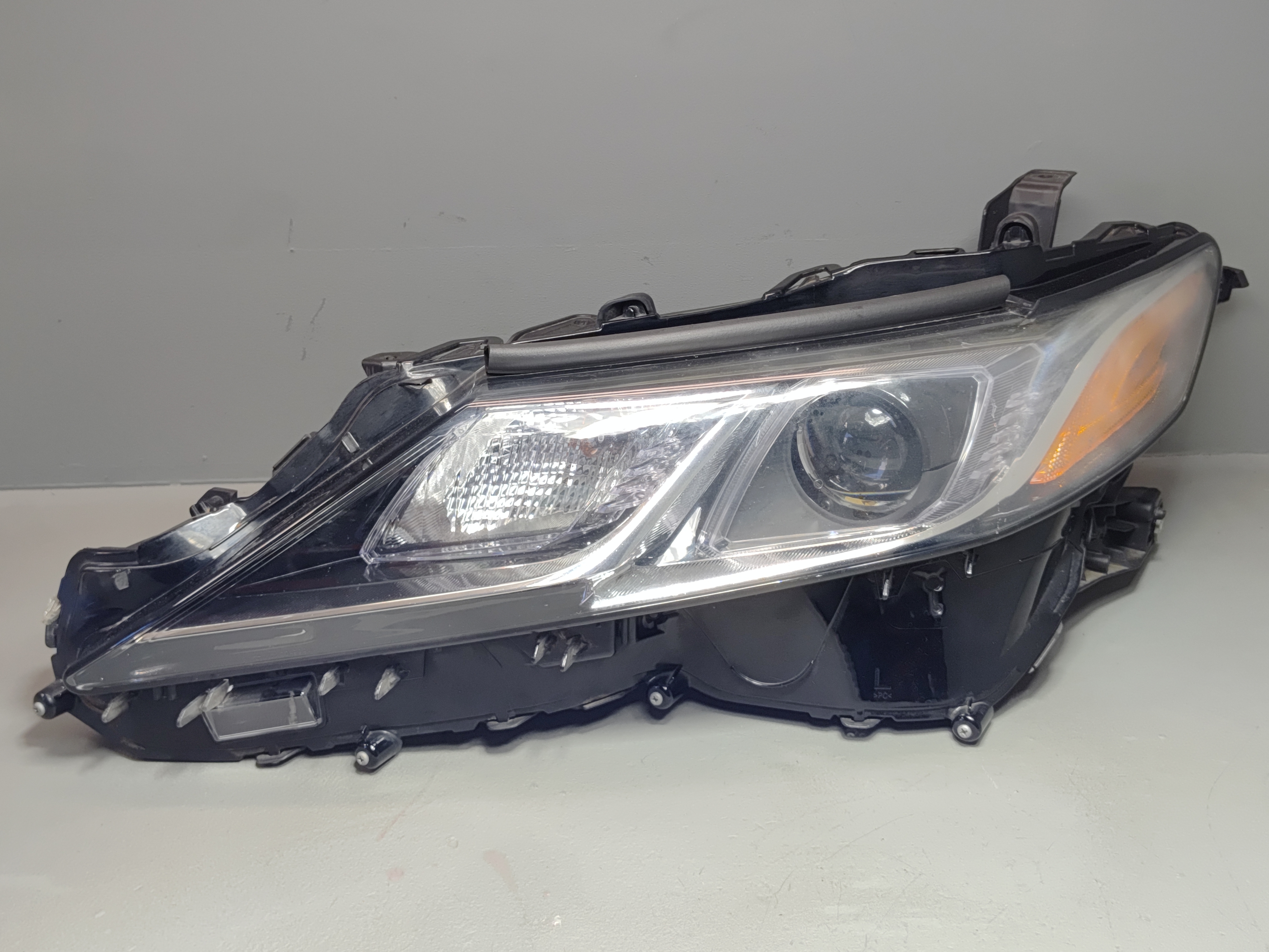 TOYOTA CAMRY 2018 FRONT LEFT DRIVER SIDE HEADLIGHT LAMP LIGHT  TAIWAN