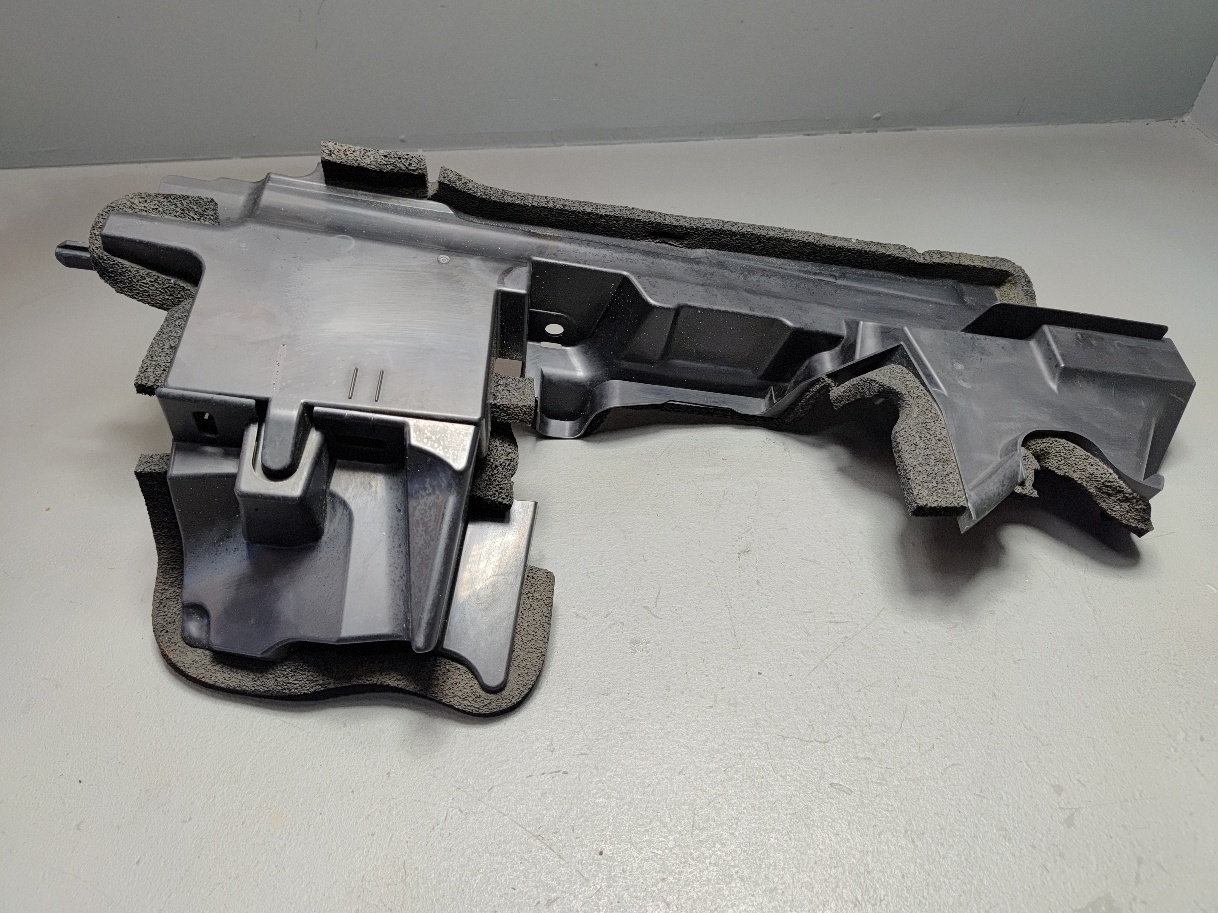 2018-2020 TOYOTA CAMRY SE XSE RADIATOR SUPPORT DRIVER SIDE AIR GUIDE BAFFLE OEM