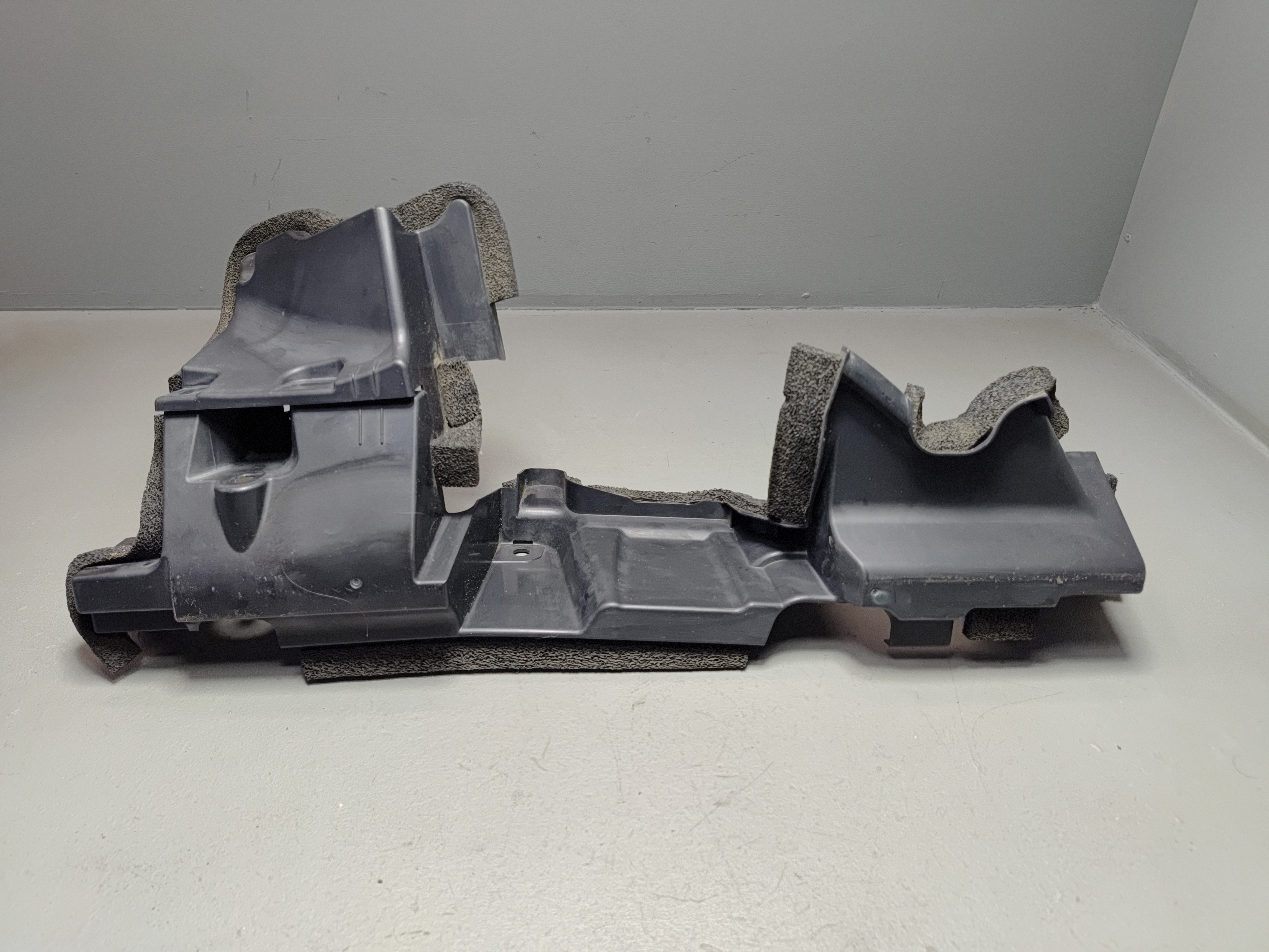 2018-2020 TOYOTA CAMRY SE XSE RADIATOR SUPPORT RIGHT SIDE AIR GUIDE BAFFLE OEM