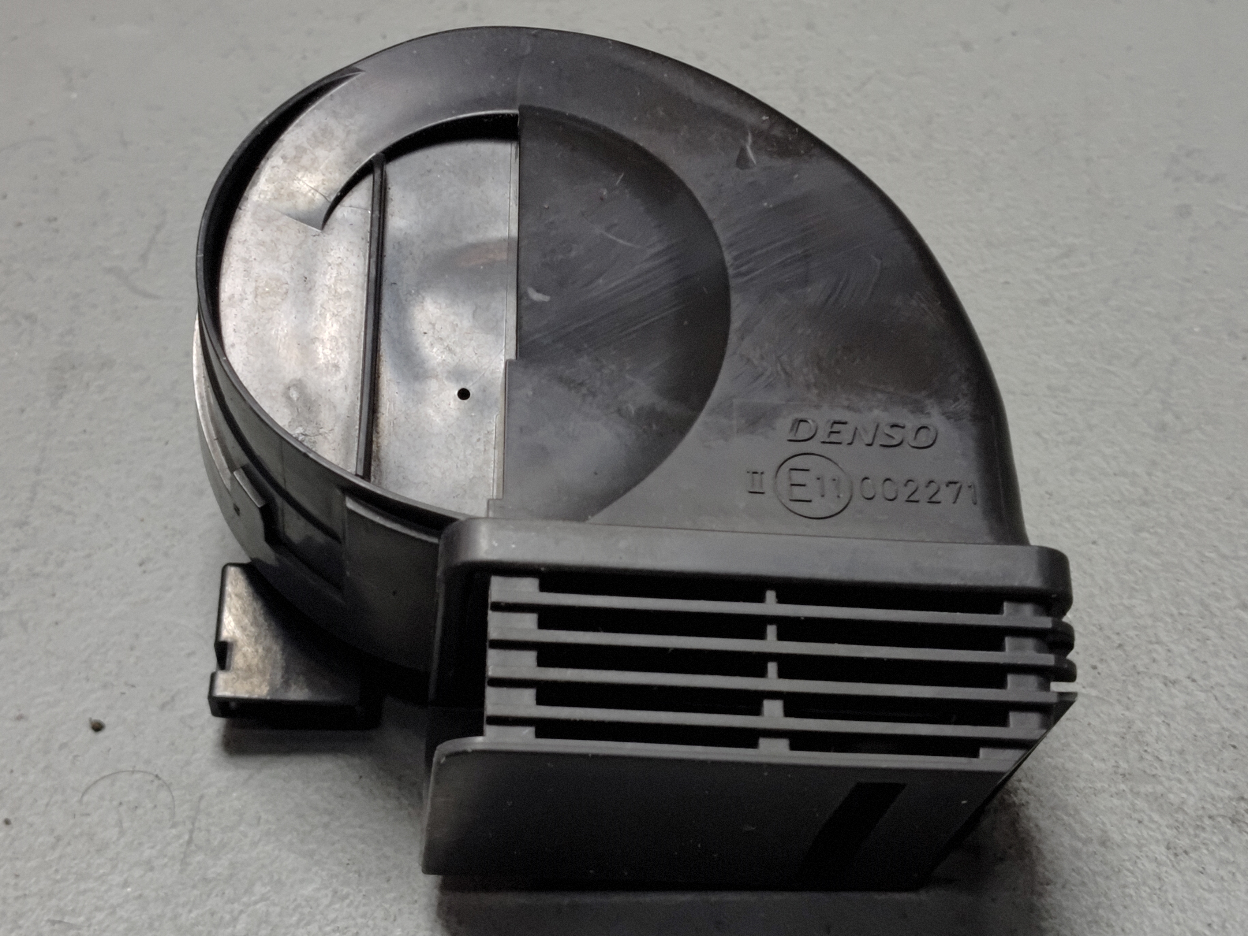 2018-2025 TOYOTA CAMRY FRONT DRIVER SIDE LOW PITCH NOTE TONE HORN SIGNAL OEM