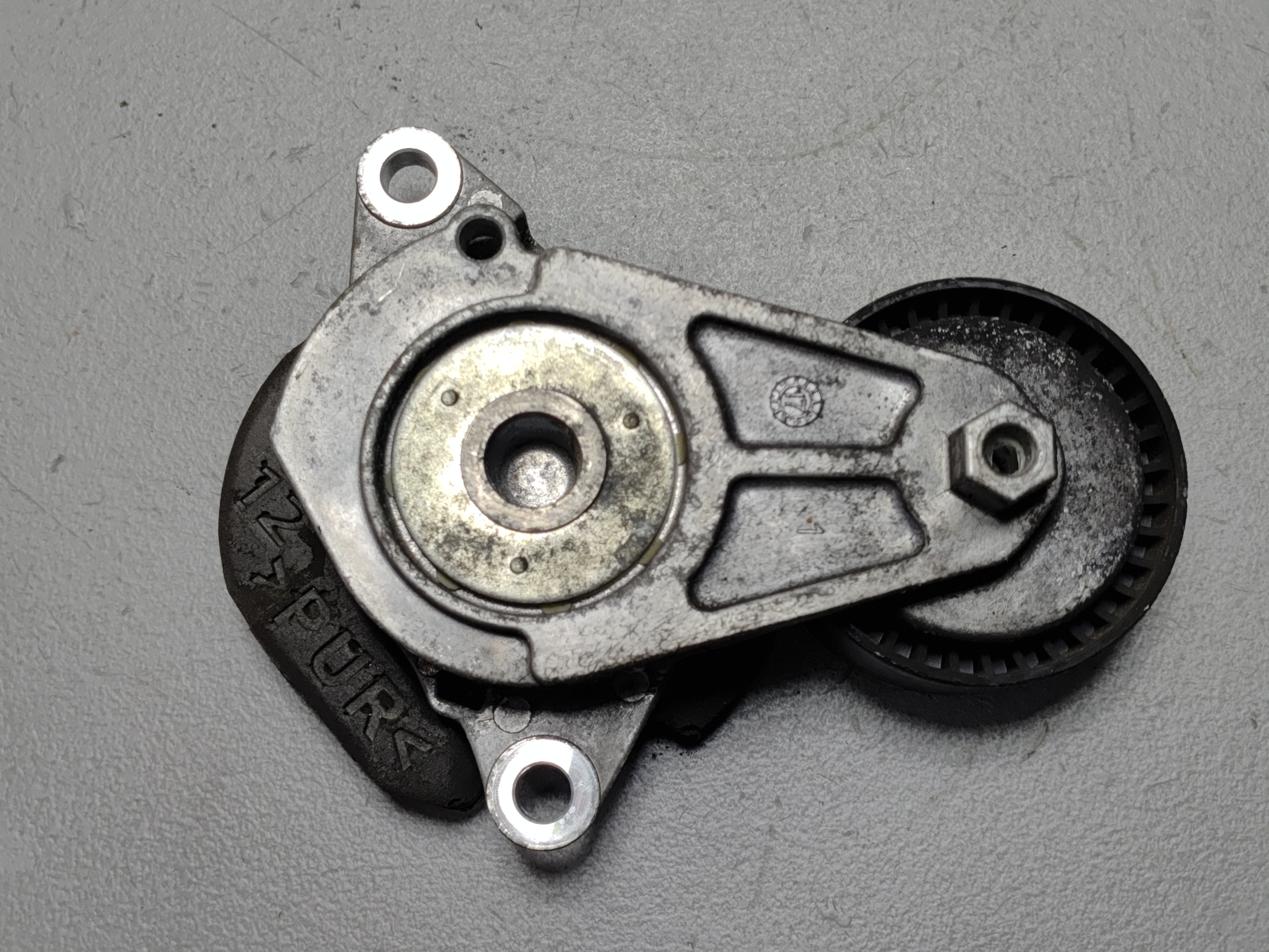 TOYOTA CAMRY 2.5L 2018-2024 ACCESSORY DRIVE BELT TENSIONER W/ INSULATOR OEM