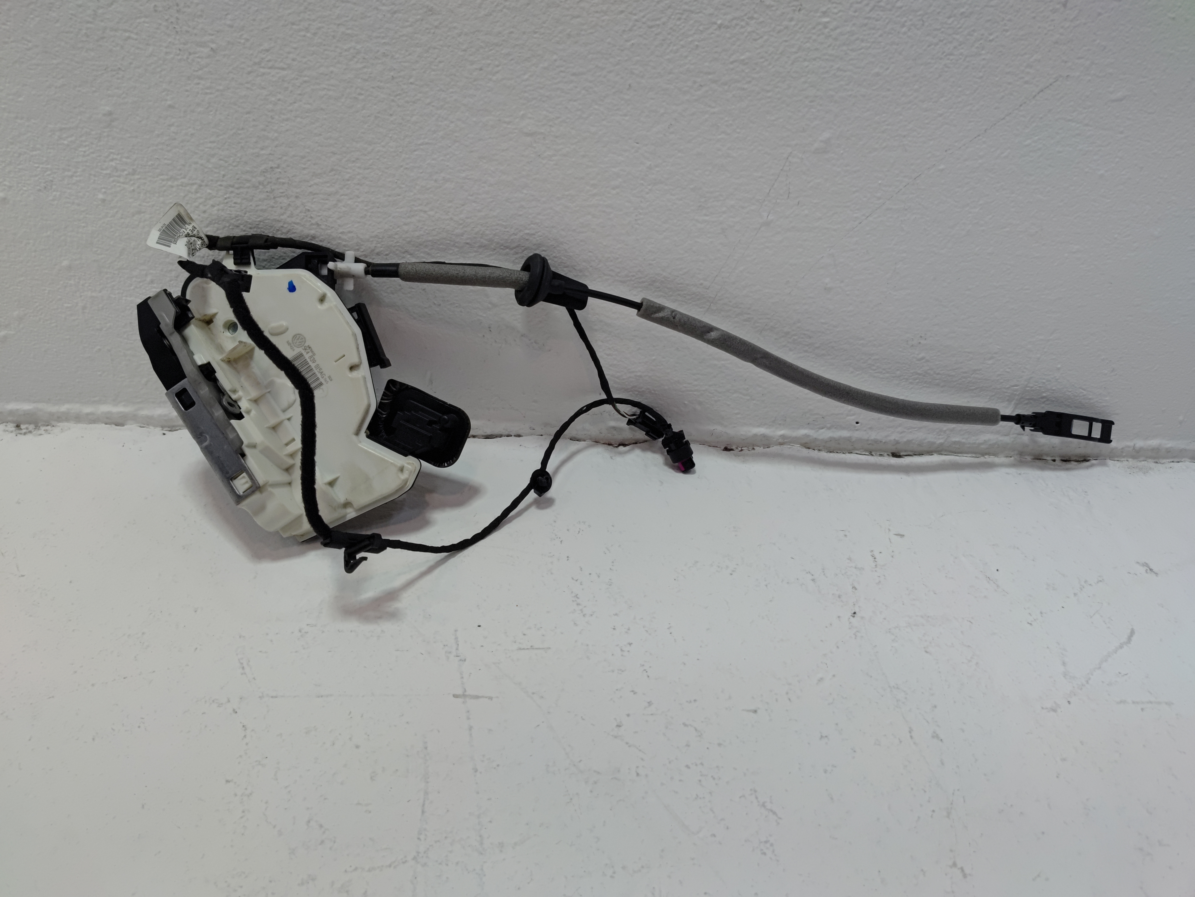 2018-2025 VOLKSWAGEN ATLAS REAR DRIVER SIDE DOOR LOCK LATCH ACTUATOR OEM