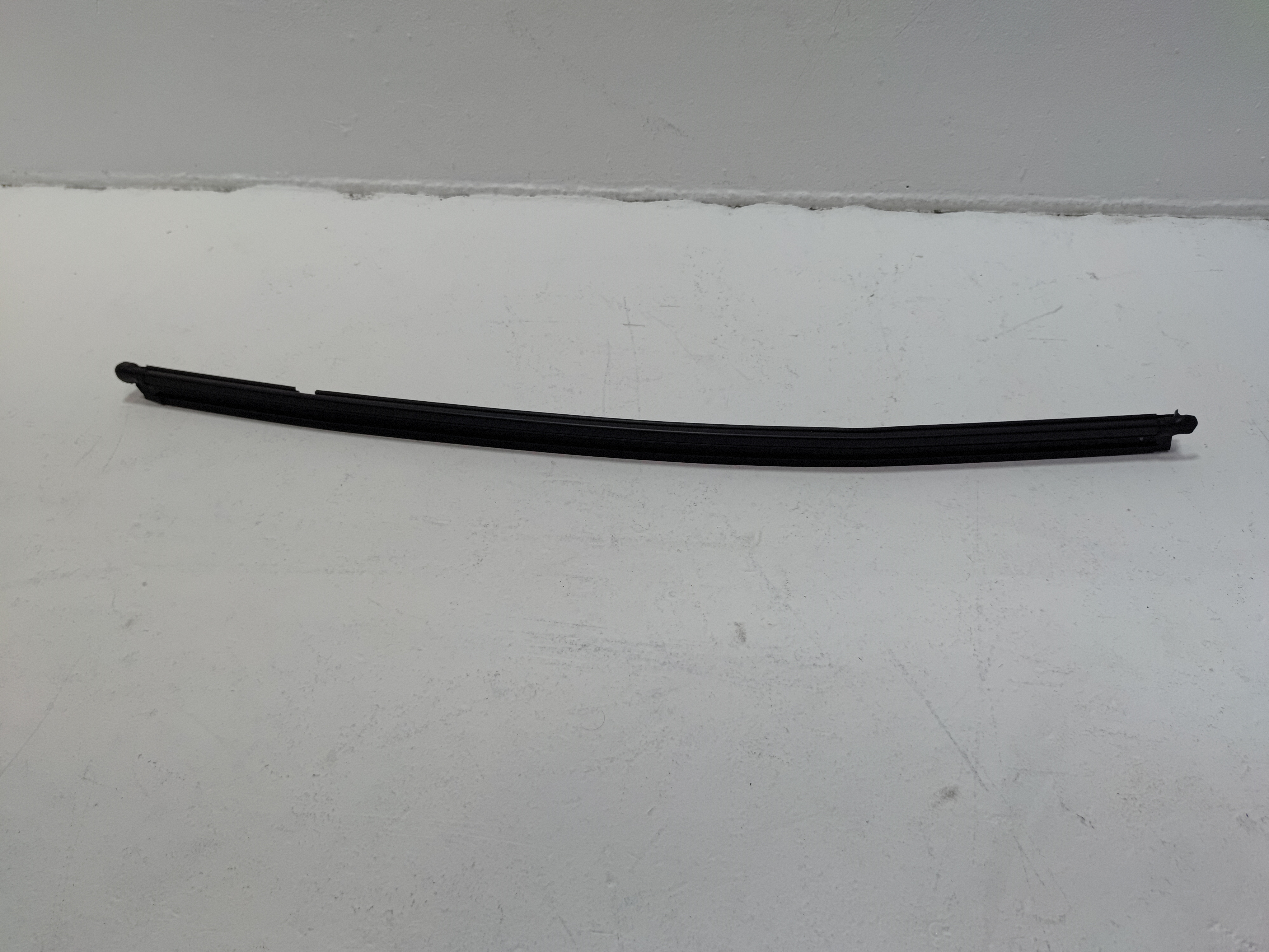2018-2025 VOLKSWAGEN ATLAS REAR DRIVER DOOR WINDOW INNER WEATHERSTRIP SEAL OEM