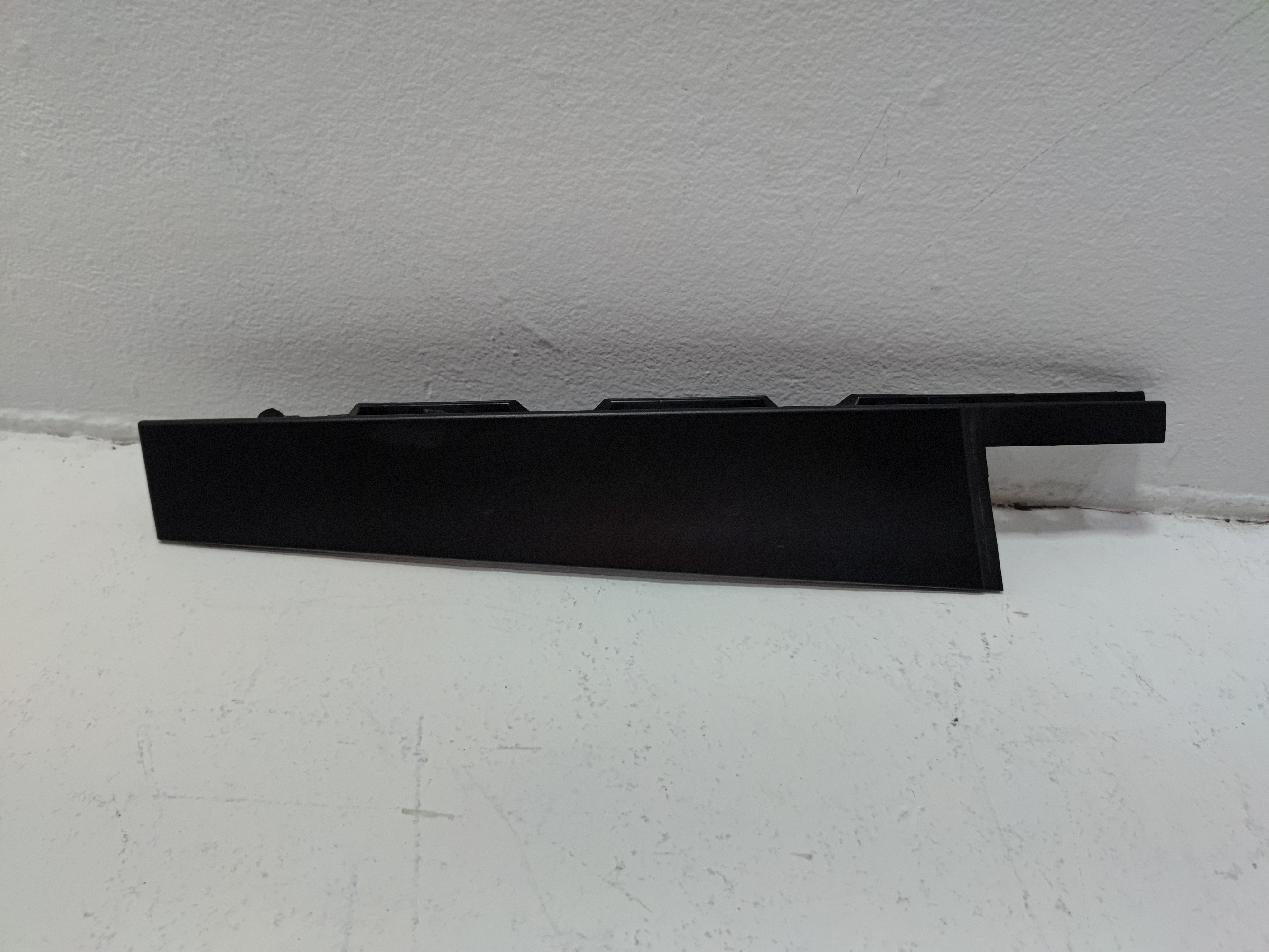 2018-2025 VOLKSWAGEN ATLAS REAR DRIVER DOOR WINDOW B PILLAR APPLIQUE MOLDING OEM