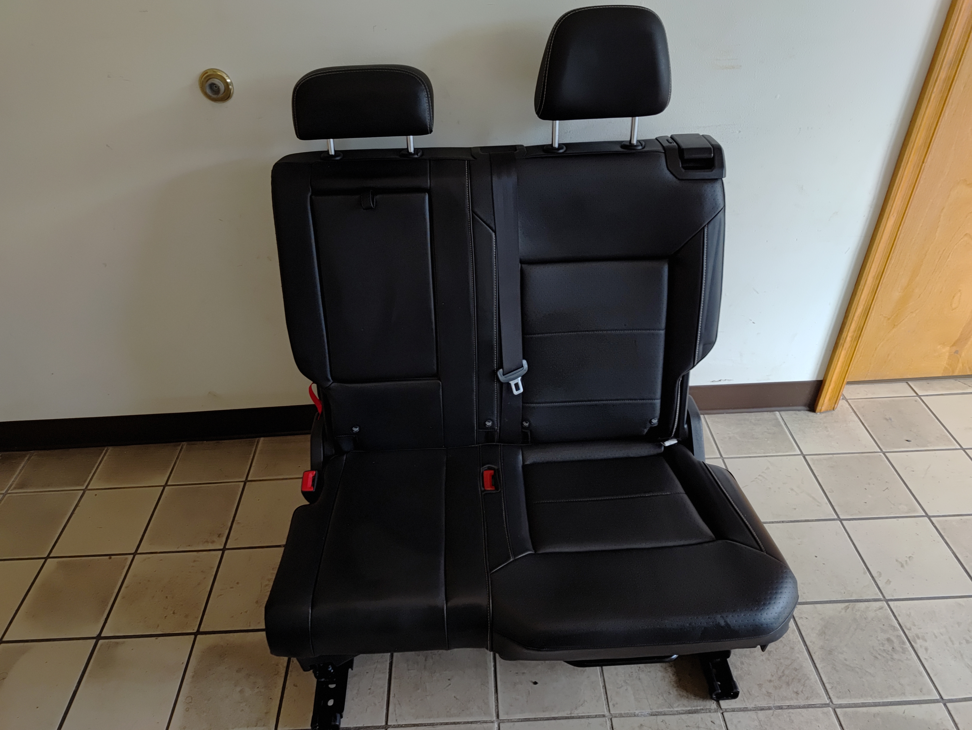 2021 VOLKSWAGEN ATLAS REAR LEFT SIDE UPPER BACK CUSHION SEAT W/ ARMREST OEM