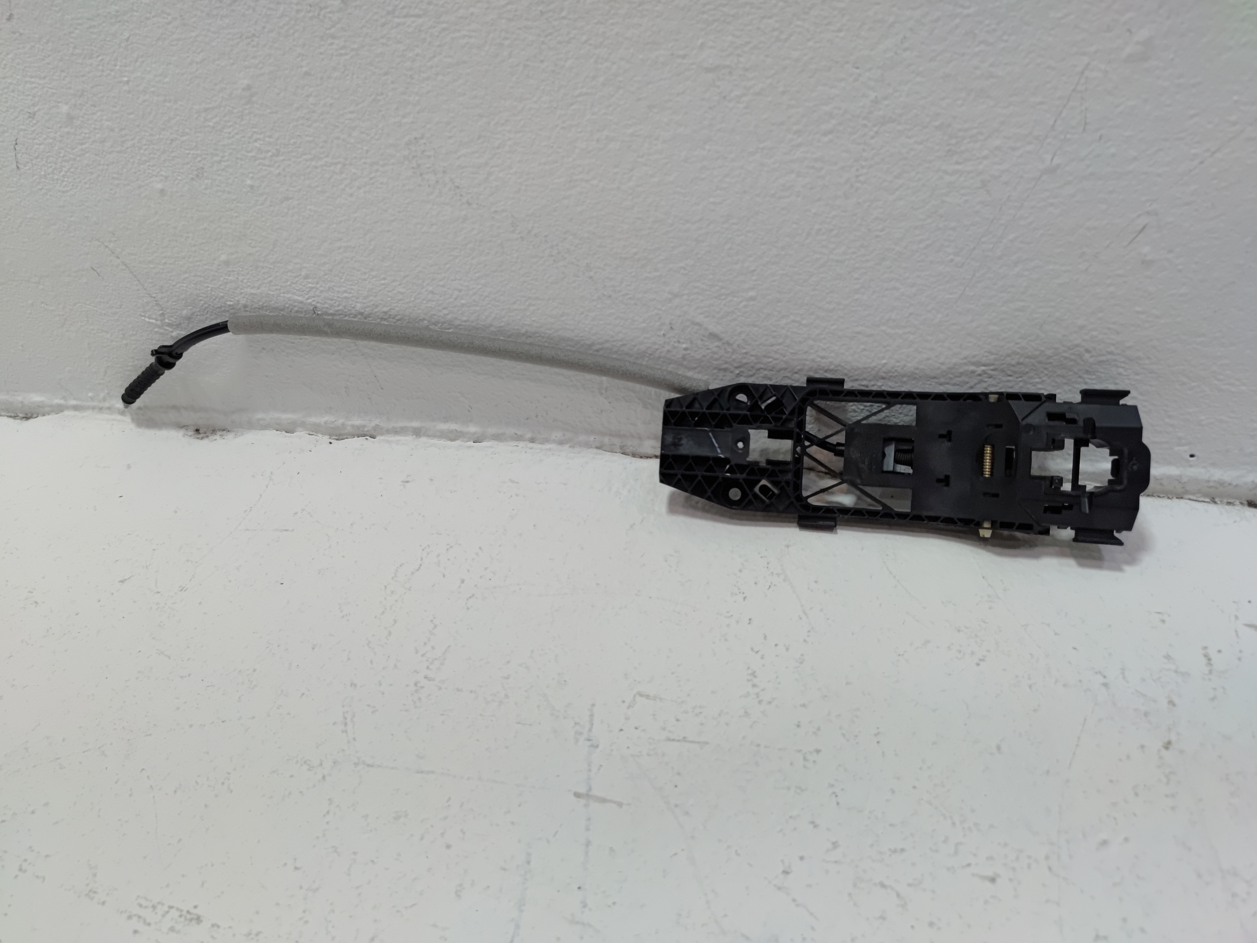 2018-2025 VOLKSWAGEN ATLAS REAR LEFT OR RIGHT SIDE EXTERIOR DOOR HANDLE BASE OEM