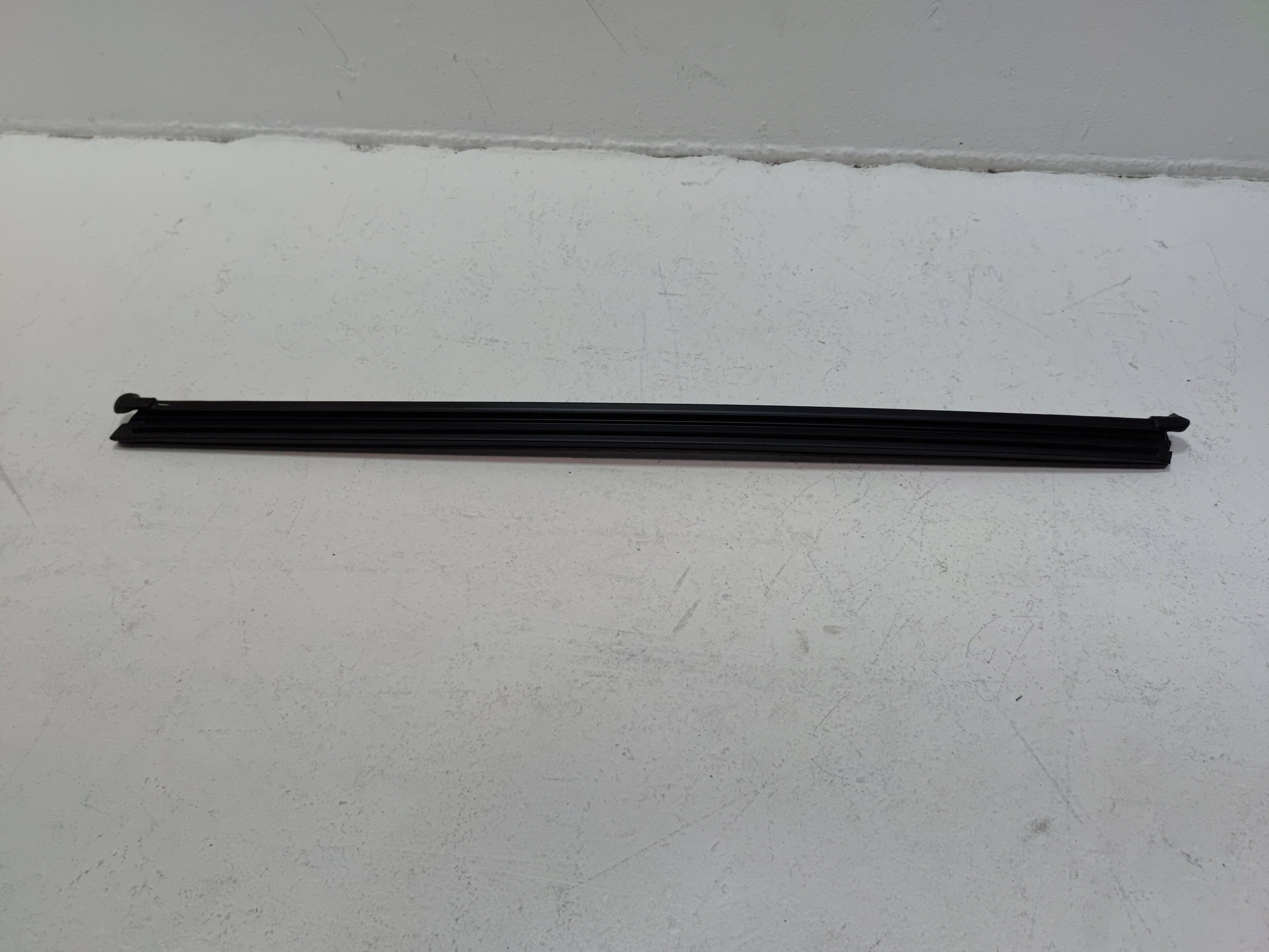 18-25 VOLKSWAGEN ATLAS FRONT PASSENGER DOOR WINDOW INNER WEATHERSTRIP SEAL OEM