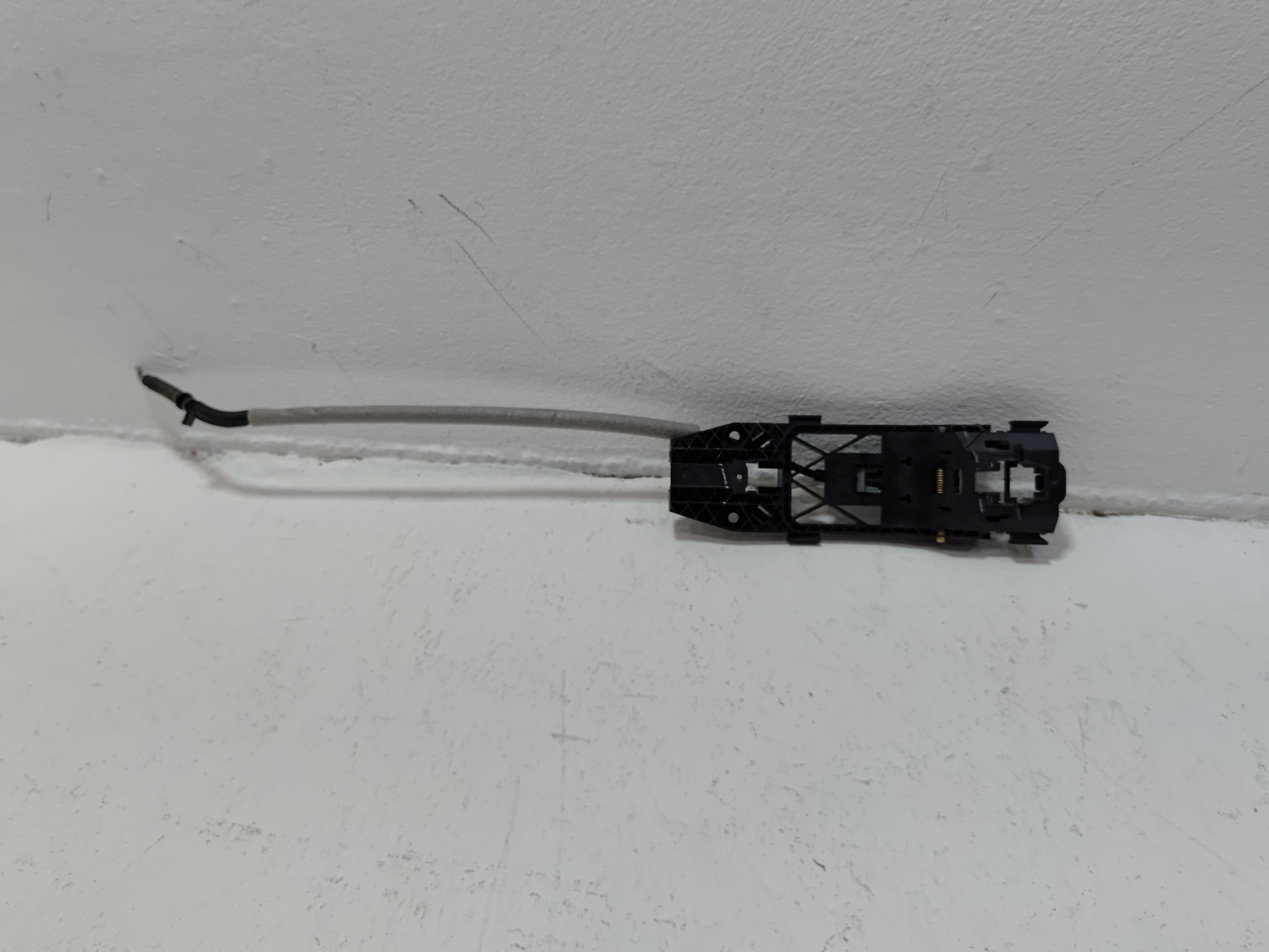 2018-2025 VOLKSWAGEN ATLAS REAR LEFT OR RIGHT SIDE EXTERIOR DOOR HANDLE BASE OEM