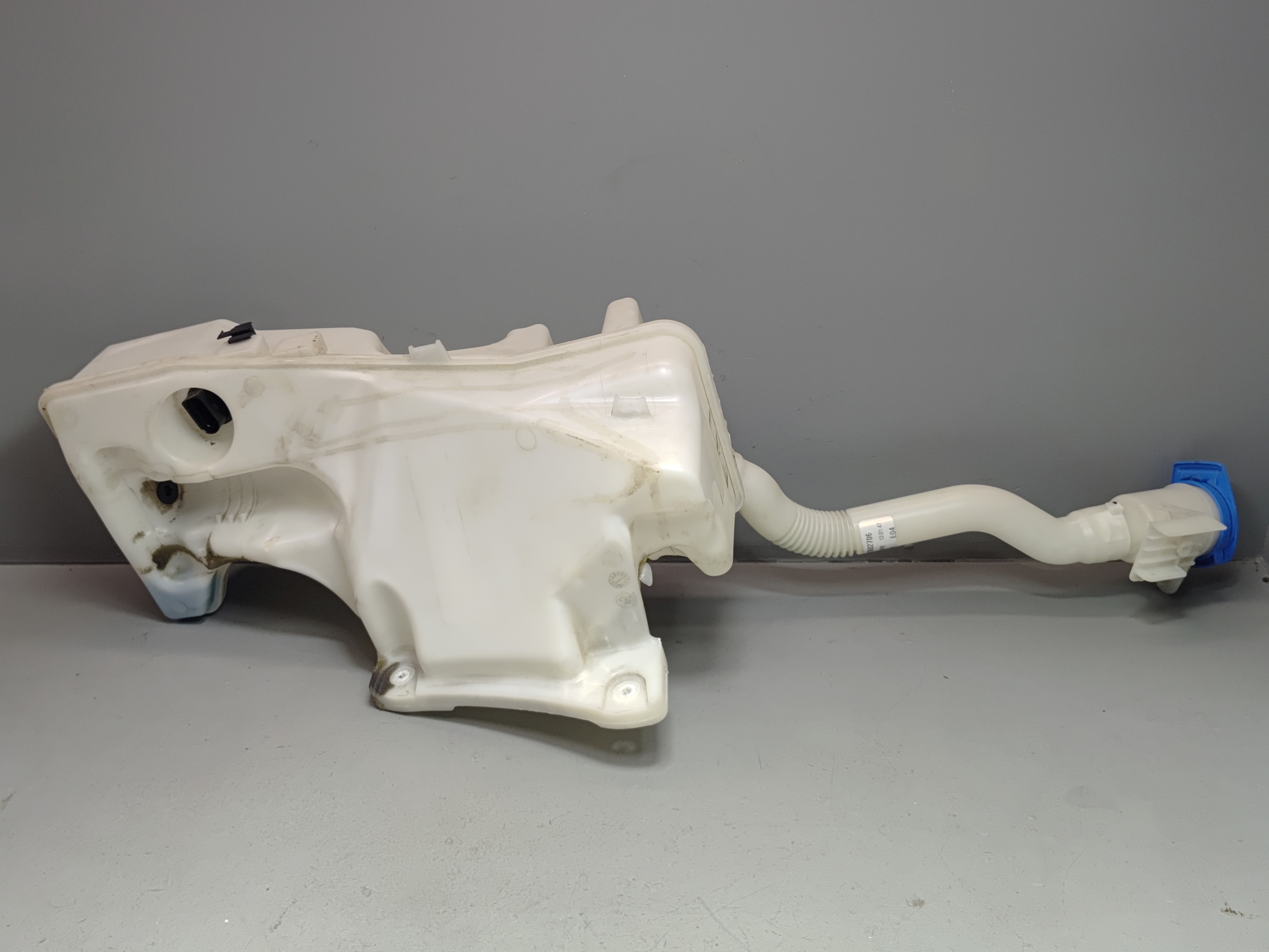 2018-2025 VOLKSWAGEN ATLAS WINDSHIELD WASHER BOTTLE TANK RESERVOIR OEM