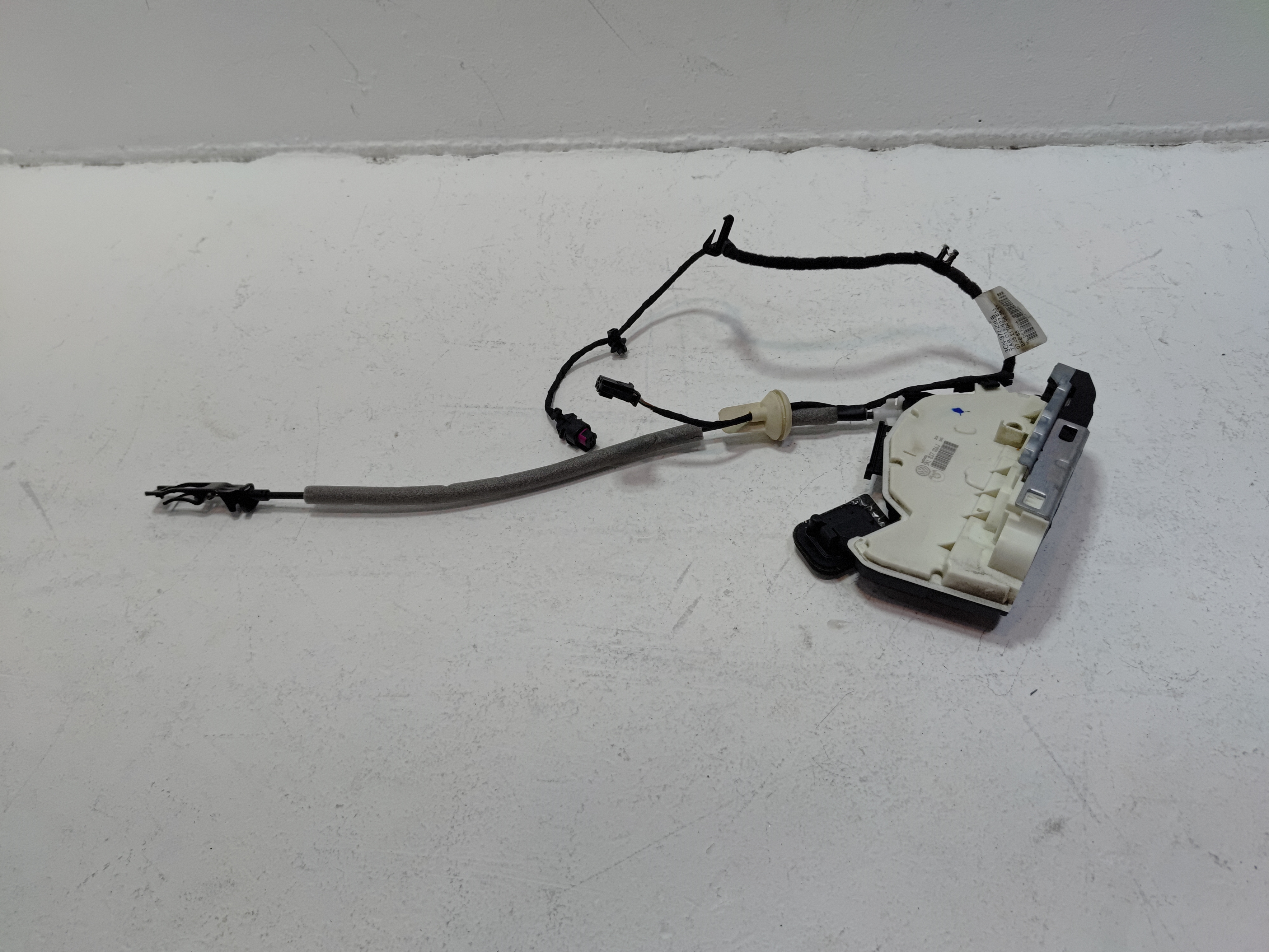 VOLKSWAGEN ATLAS 2018-2025 FRONT RIGHT PASSENGER DOOR LOCK LATCH ACTUATOR OEM