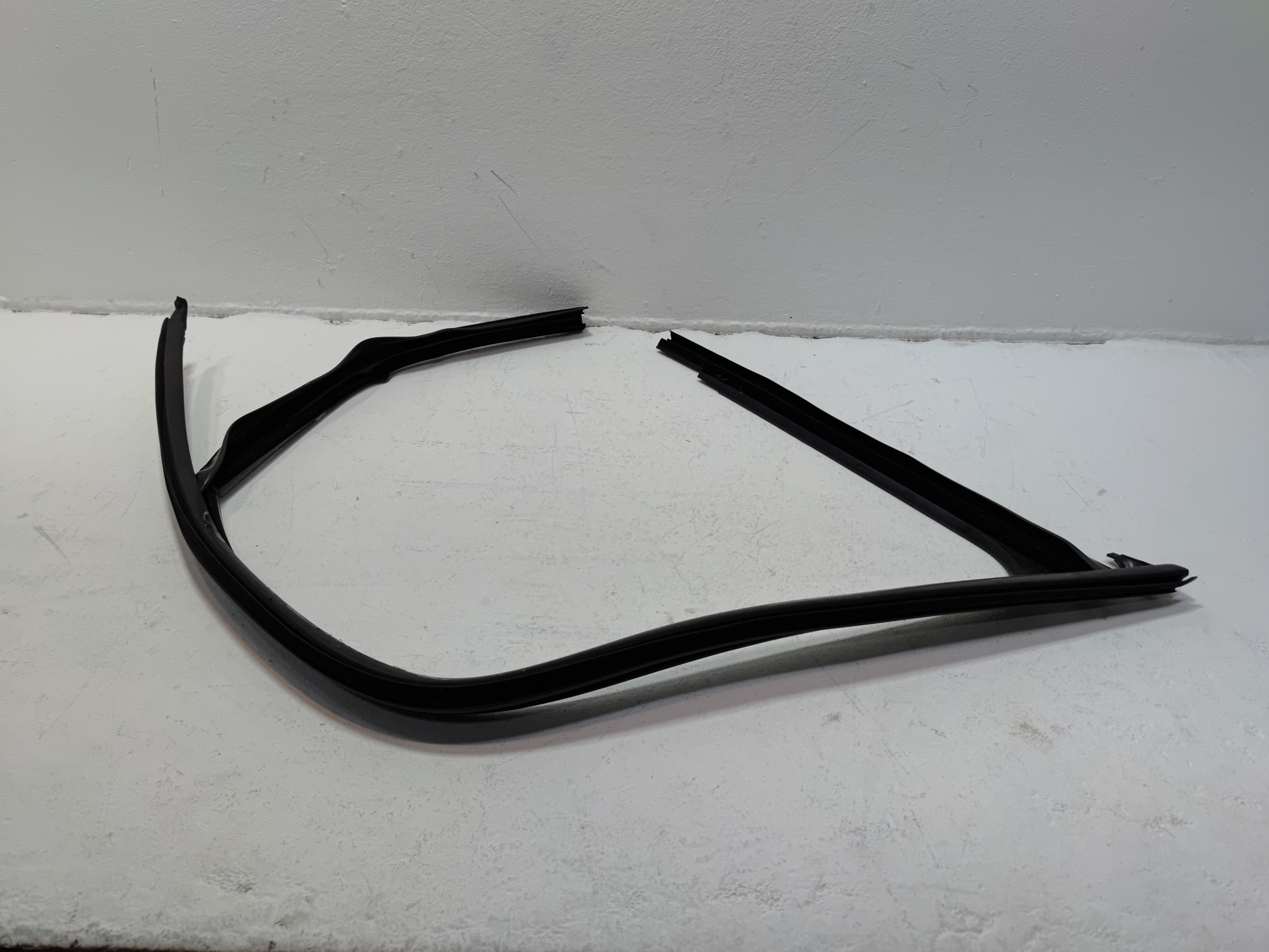 2018-2025 Volkswagen Atlas Front Passenger Door Window Glass Run Channel OEM