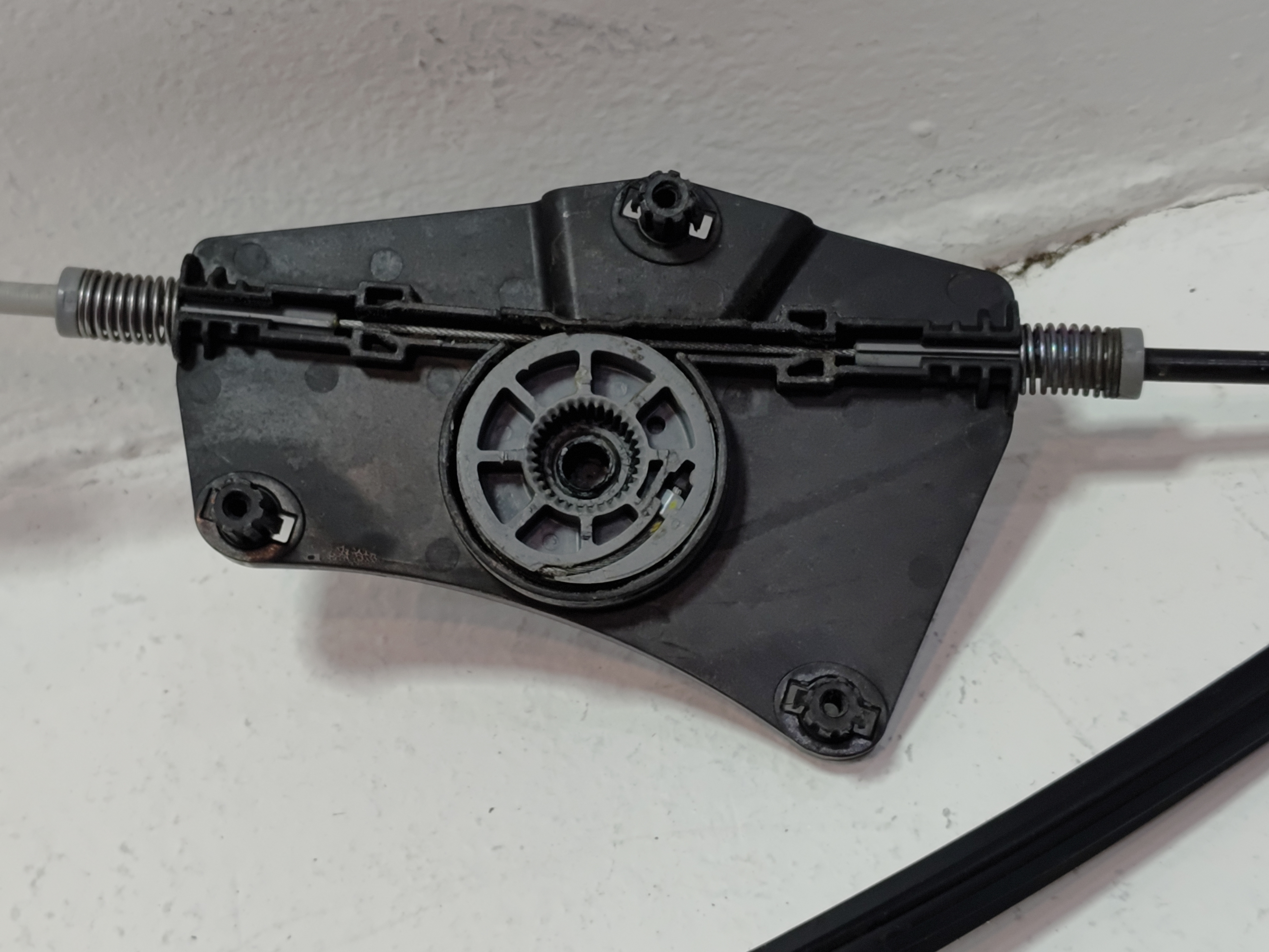 2018-2025 Volkswagen Atlas Front Right Passenger Side Door Window Regulator OEM