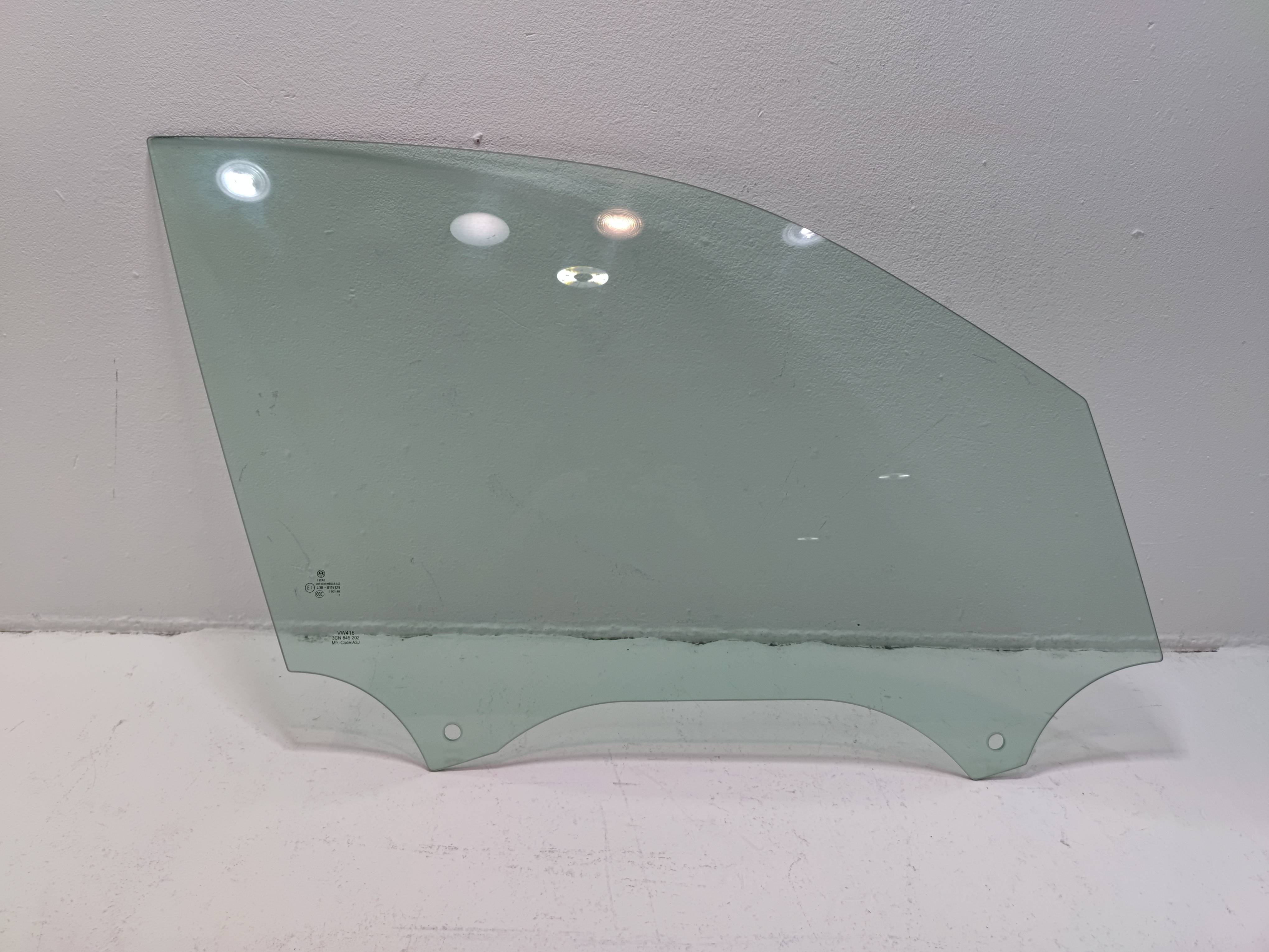 2018-2025 Volkswagen Atlas Front Right Passenger Side Door Window Glass OEM