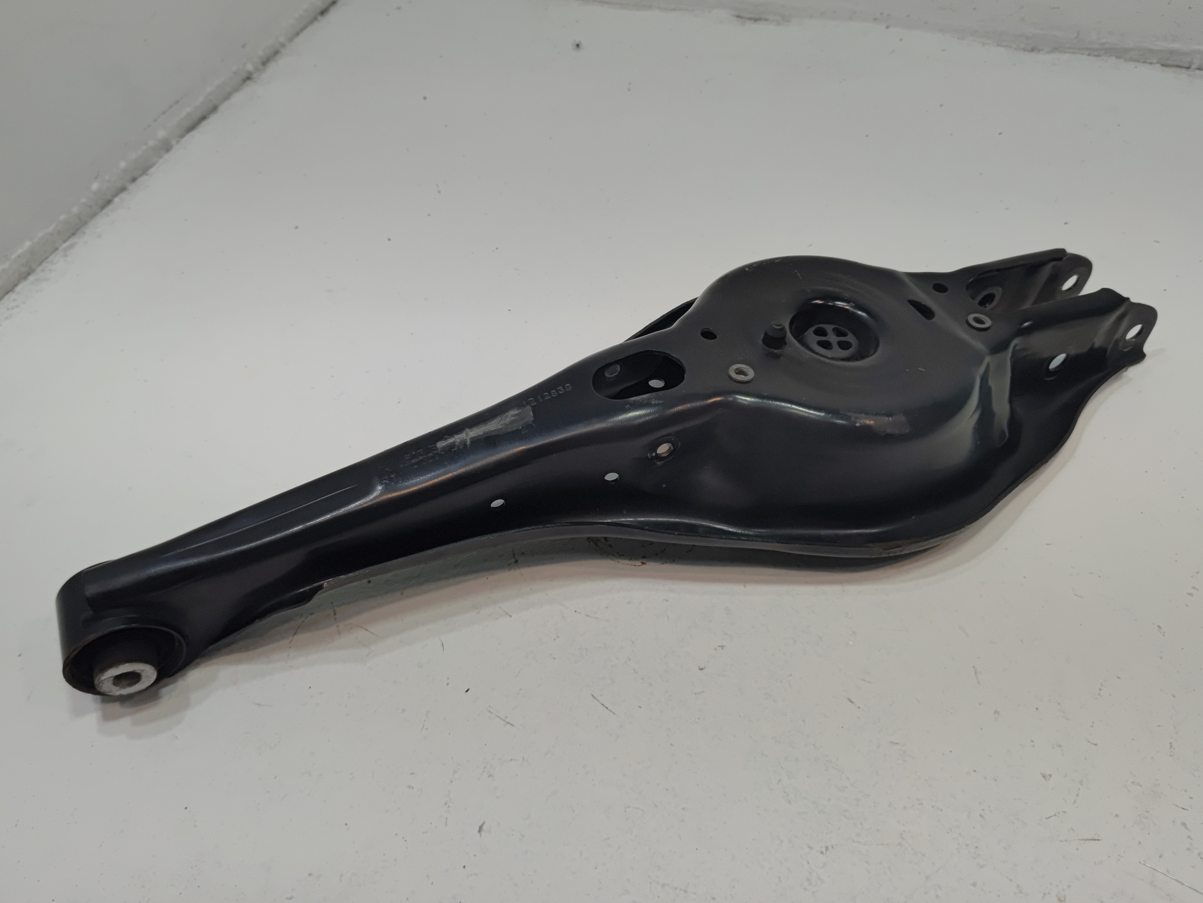 2018-2025 VOLKSWAGEN ATLAS REAR DRIVER OR PASSENGER SIDE LOWER CONTROL ARM OEM