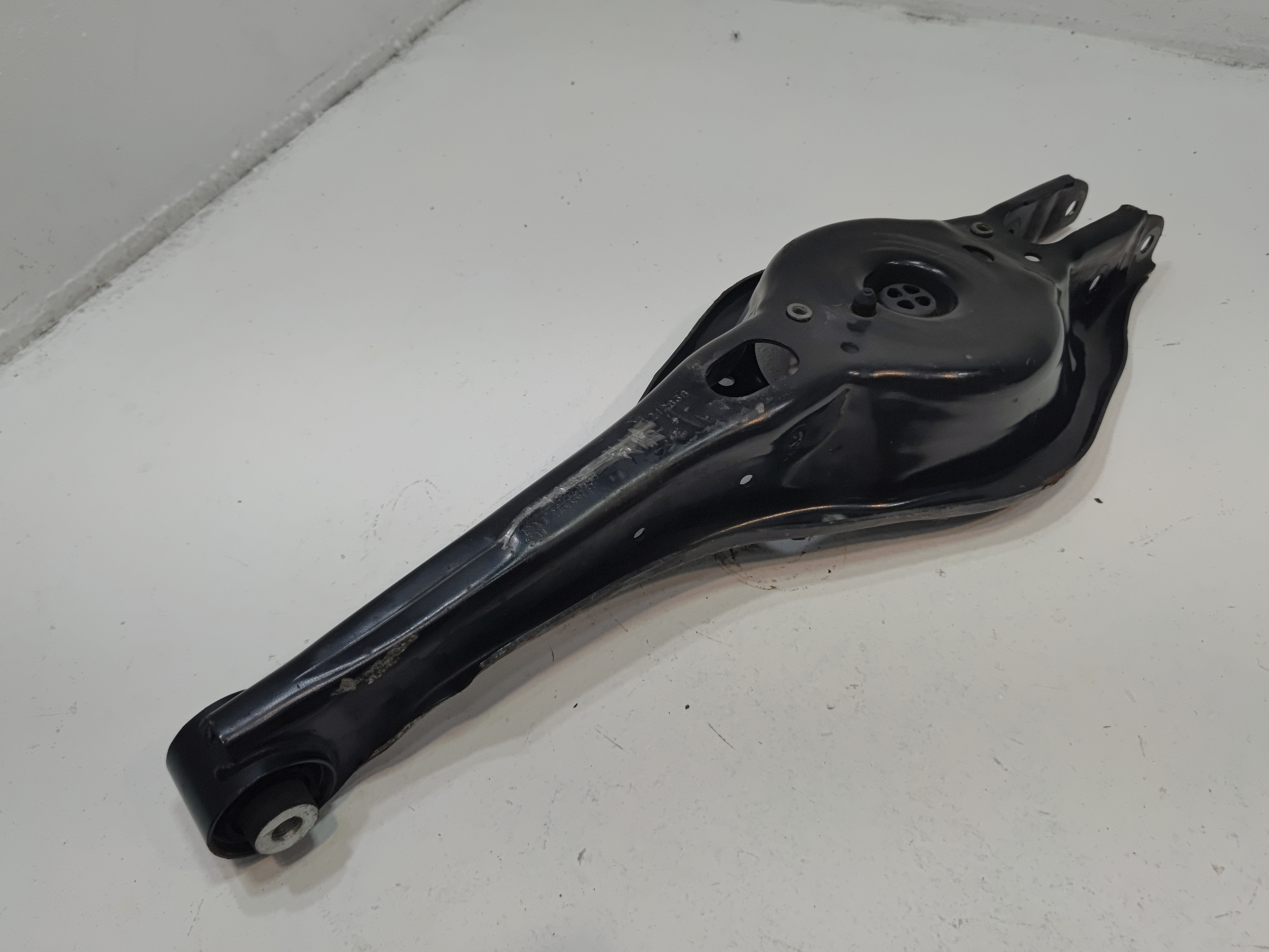 2018-2025 VOLKSWAGEN ATLAS REAR PASSENGER OR DRIVER SIDE LOWER CONTROL ARM OEM