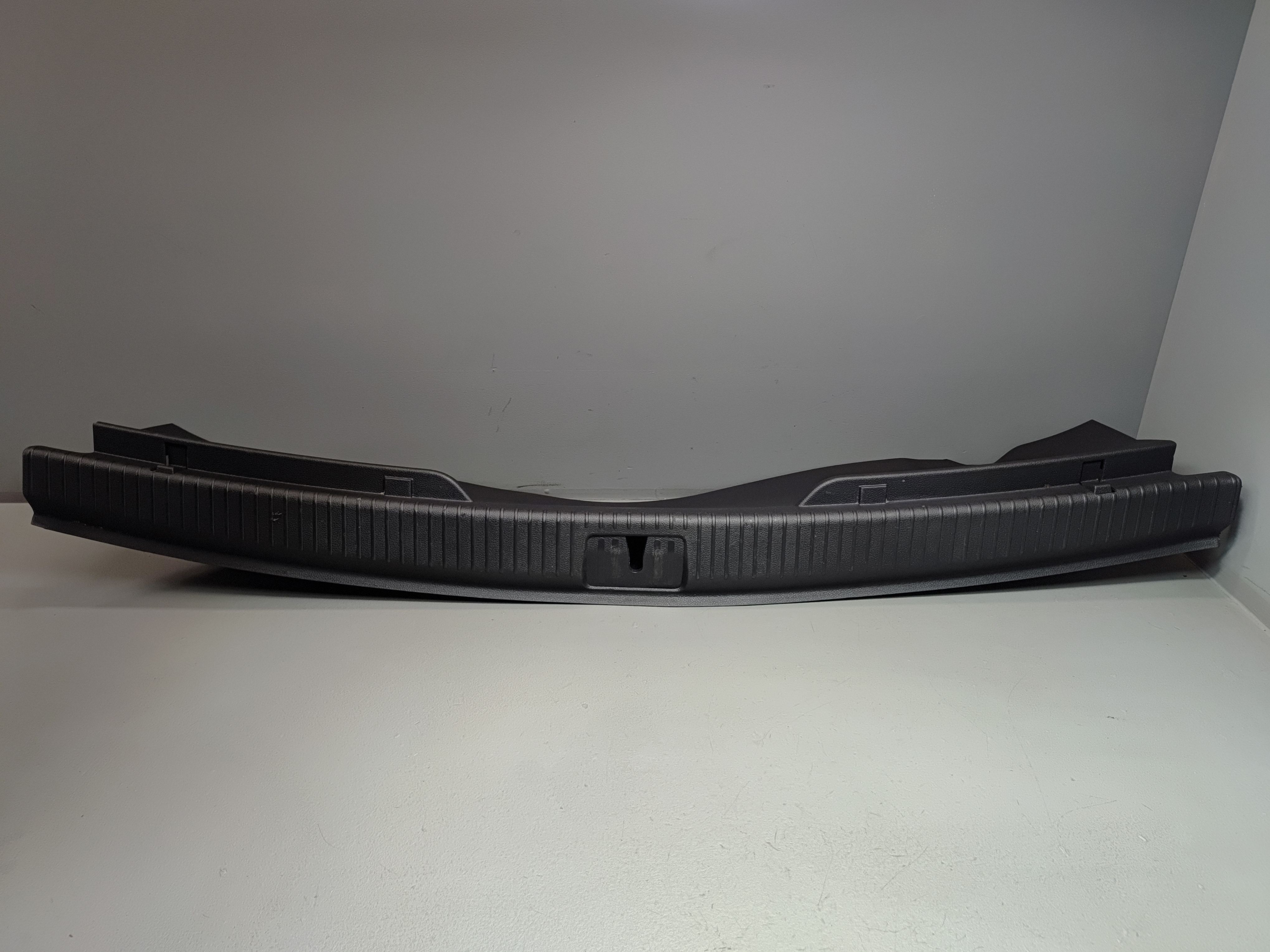 2018-2025 VOLKSWAGEN ATLAS REAR TRUNK SILL SCUFF PLATE COVER OEM