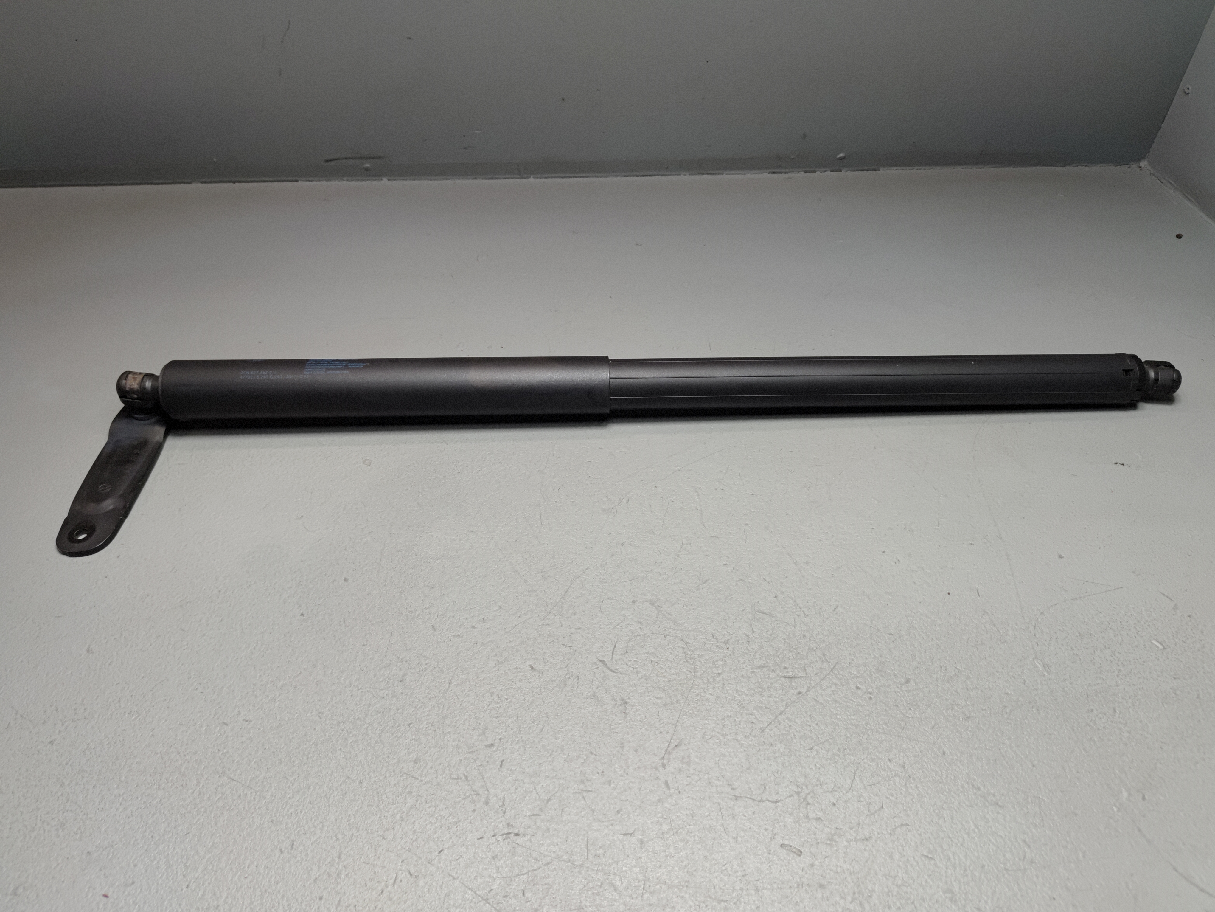 2021-2023 VOLKSWAGEN ATLAS REAR PASSENGER SIDE LIFTGATE LIFT SUPPORT MOTOR OEM