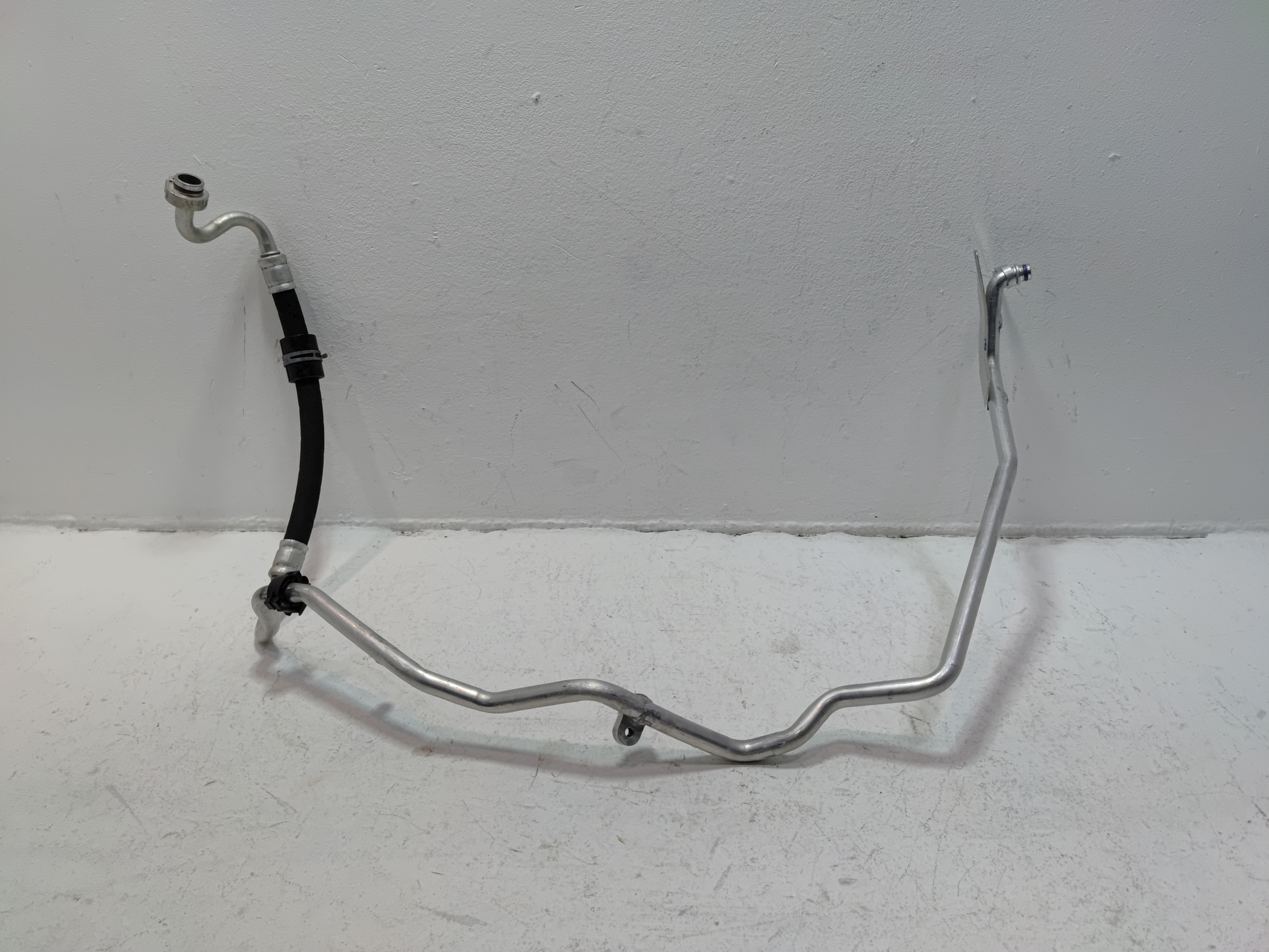 2019 - 2023 VOLKSWAGEN ATLAS AC REFRIGERANT SUCTION HOSE LINE PIPE OEM