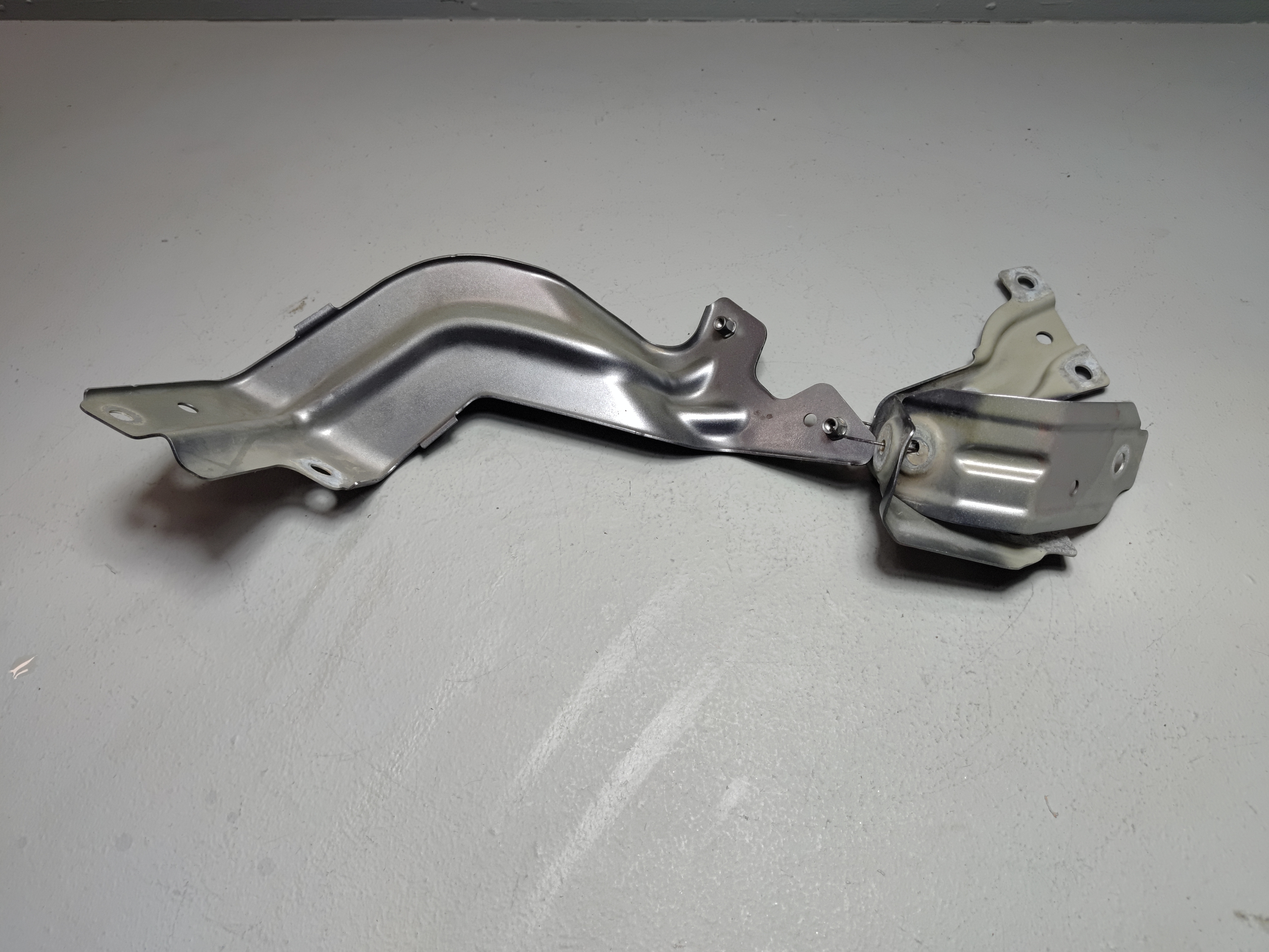 2018-2025 Volkswagen Atlas Front Left Driver Fender Mount Bracket Set OEM