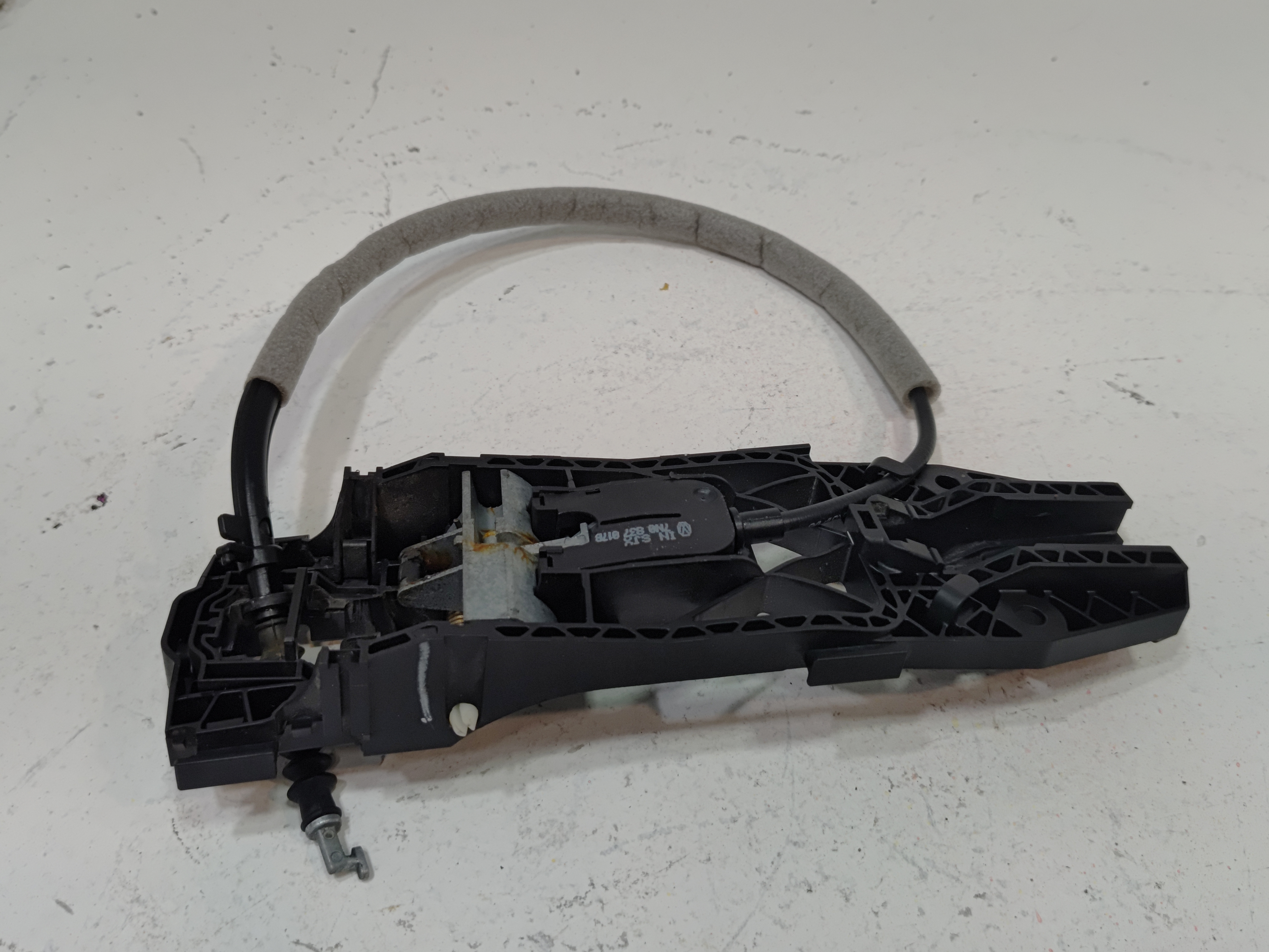 VOLKSWAGEN ATLAS REAR LEFT OR RIGHT SIDE EXTERIOR DOOR HANDLE BASE 2018-2025 OEM