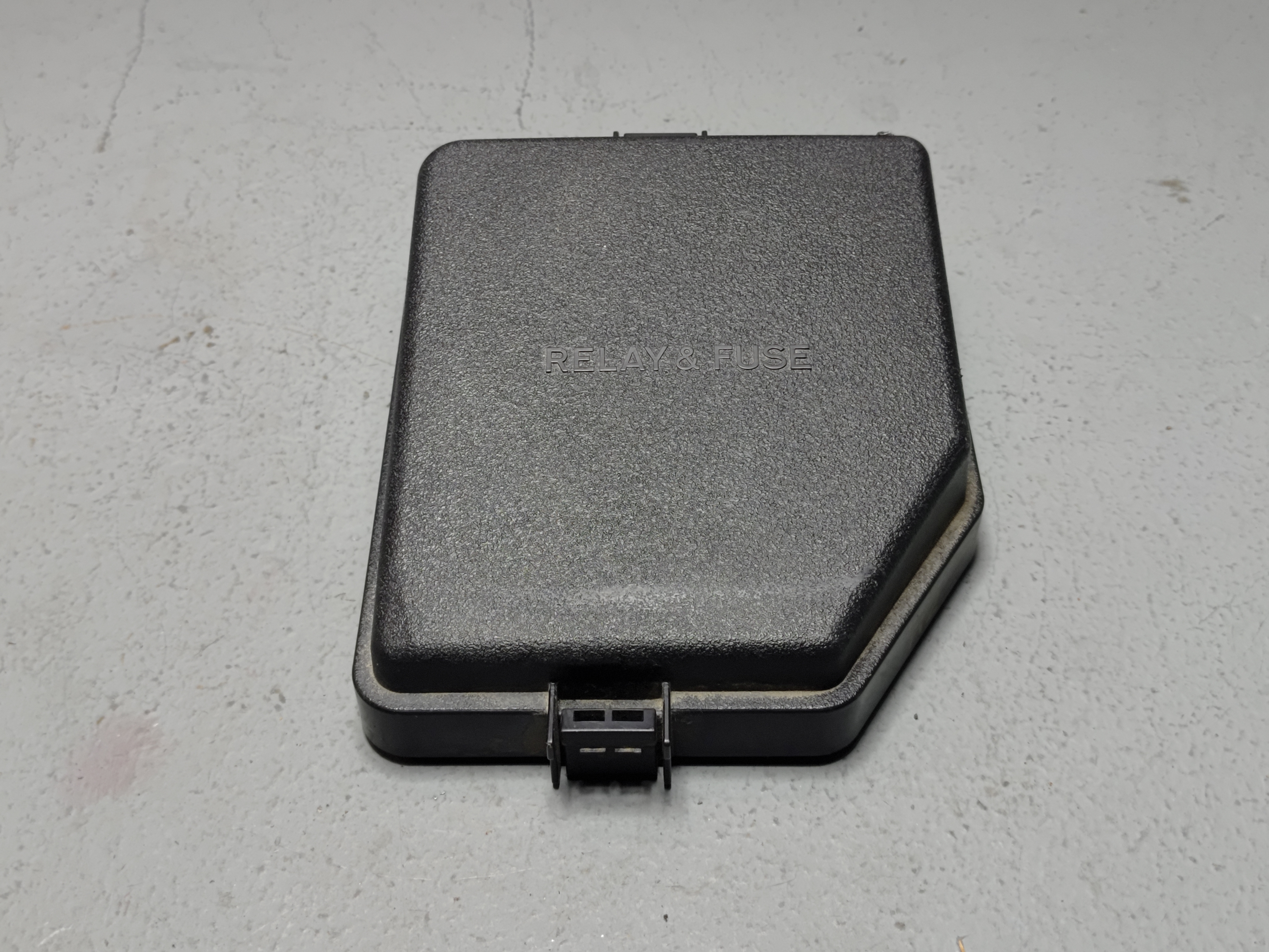 2019-2022 TOYOTA RAV4 HYBRID ENGINE RIGHT SIDE FUSE RELAY BOX UPPER COVER OEM