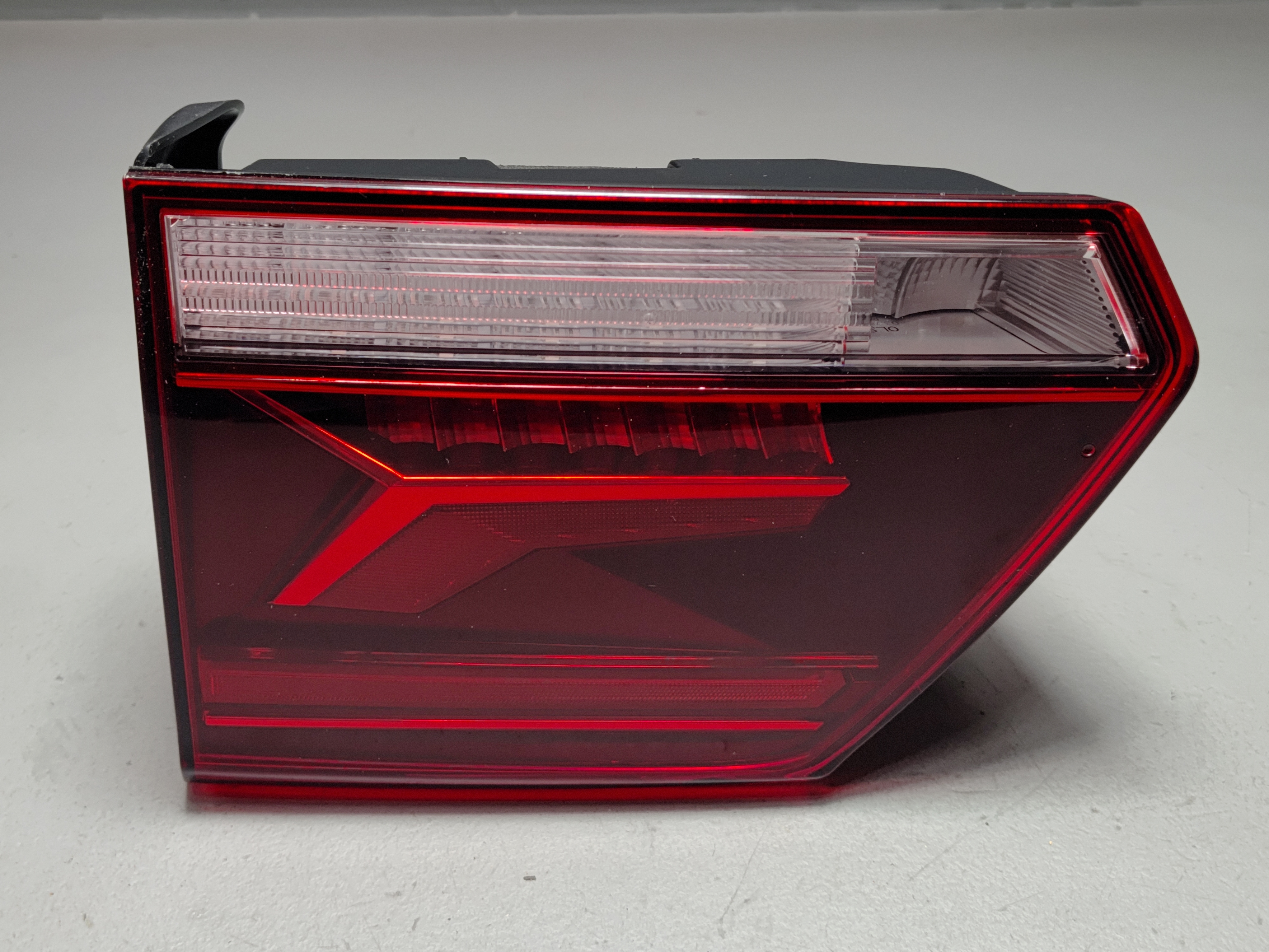 2021-2023 VOLKSWAGEN ATLAS REAR PASSENGER SIDE INNER TAIL LIGHT ASSEMBLY OEM