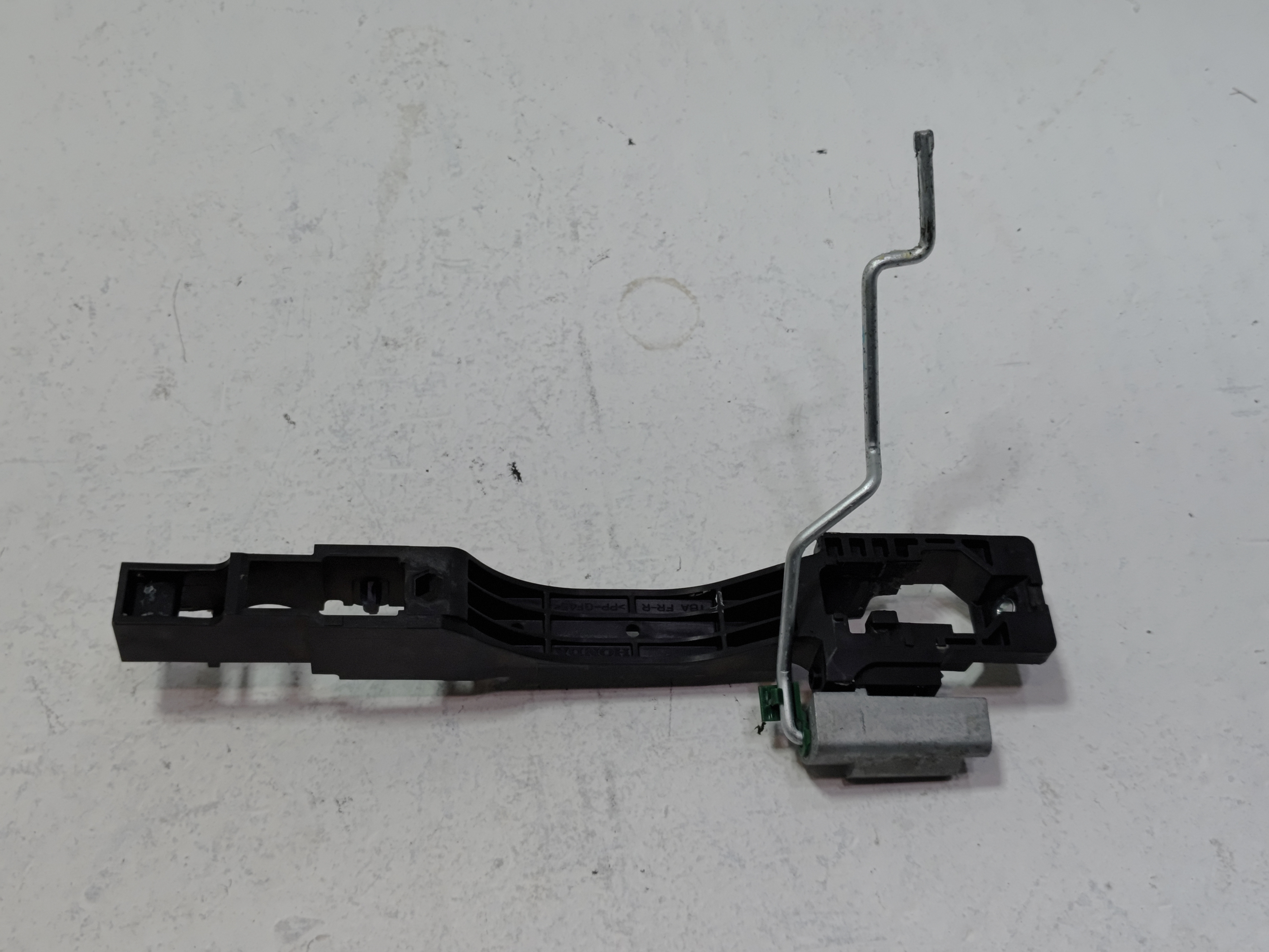 2016-2021 HONDA CIVIC FRONT PASSENGER SIDE EXTERIOR DOOR HANDLE BASE BRACKET OEM