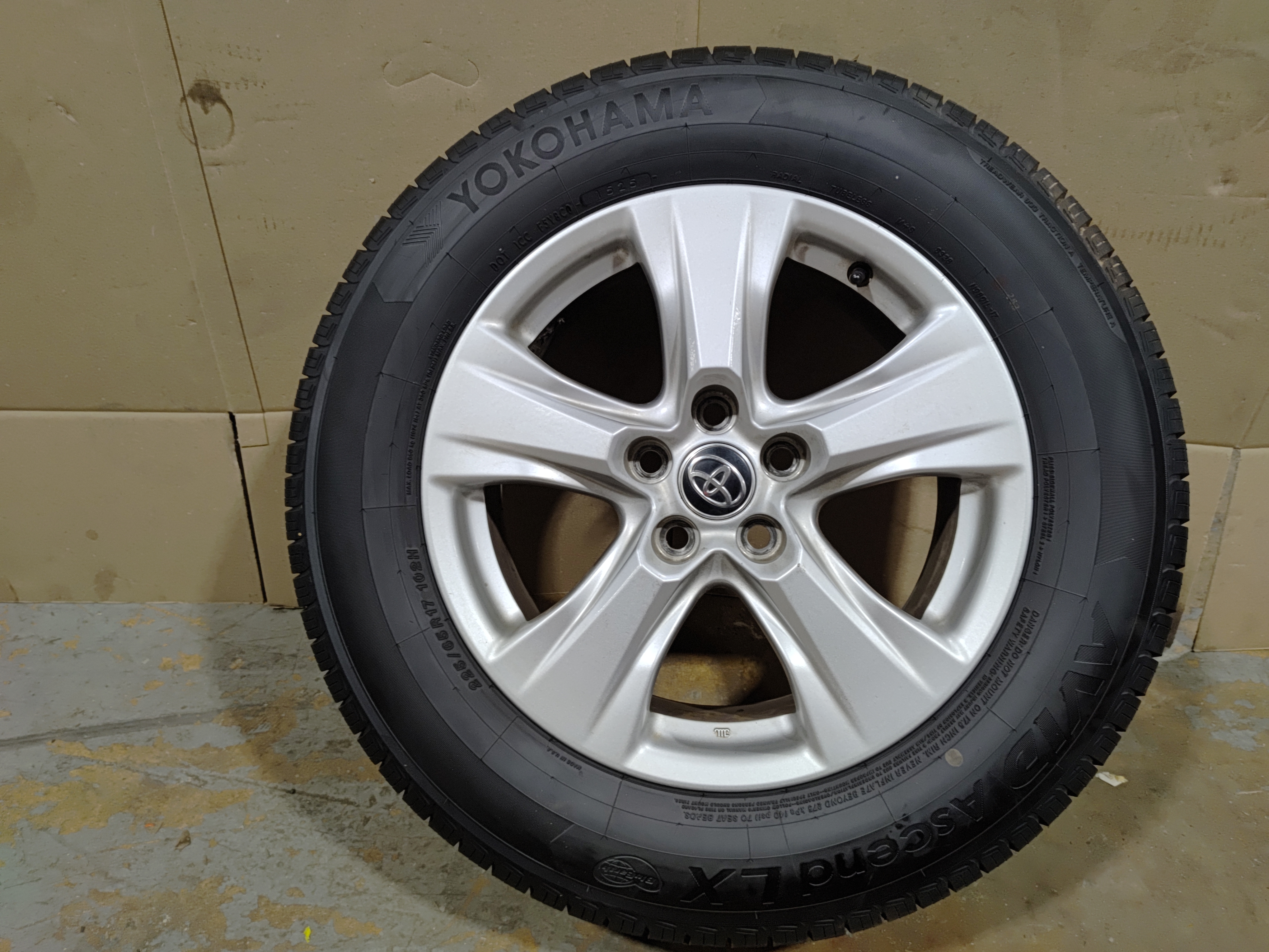 2019-2022 Toyota RAV4 Wheel Rim w/Tire R17 J7 225/65 OEM