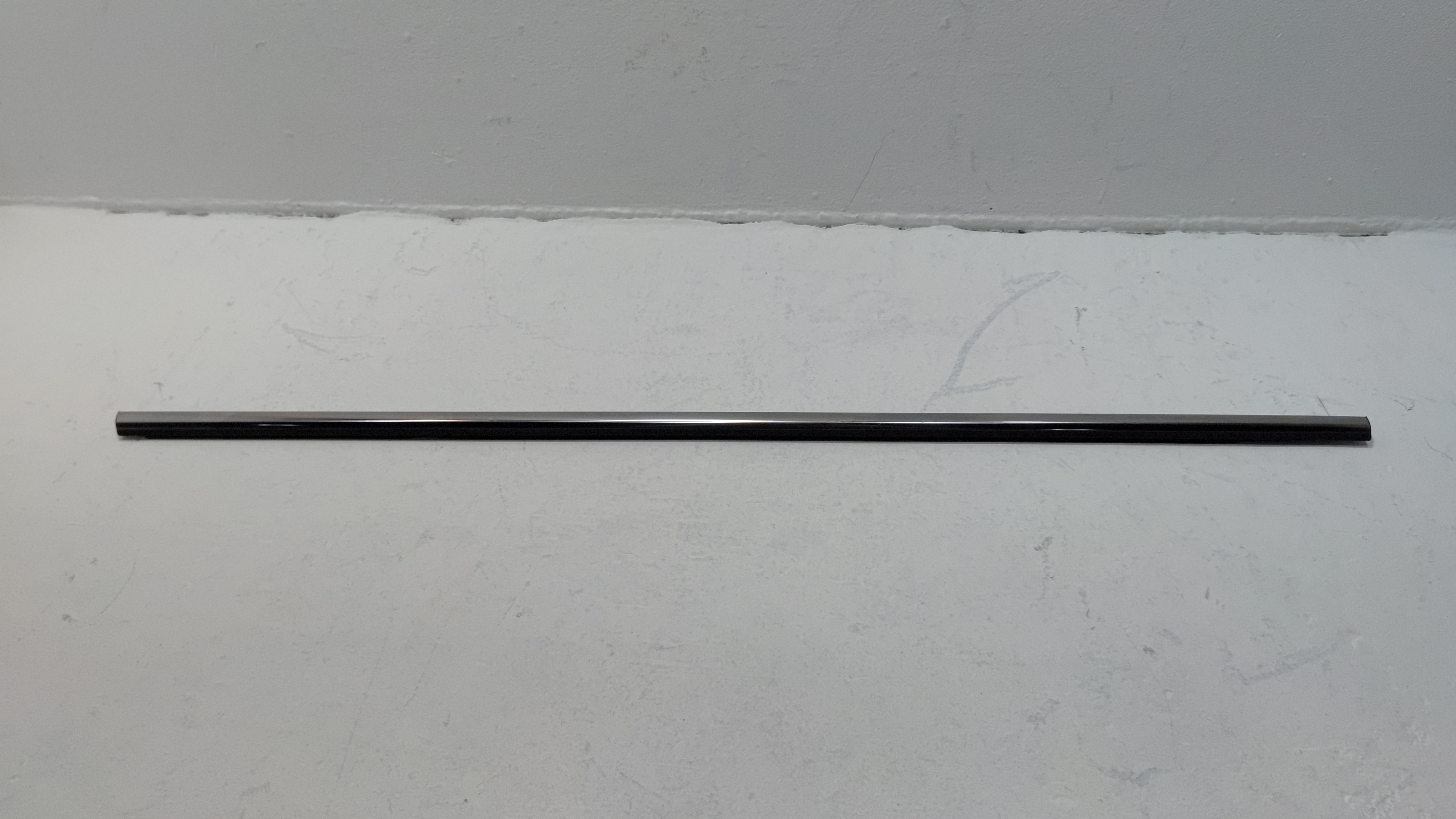 2018-2025 VOLKSWAGEN ATLAS REAR LEFT DRIVER SIDE DOOR WINDOW BELT MOLDING OEM