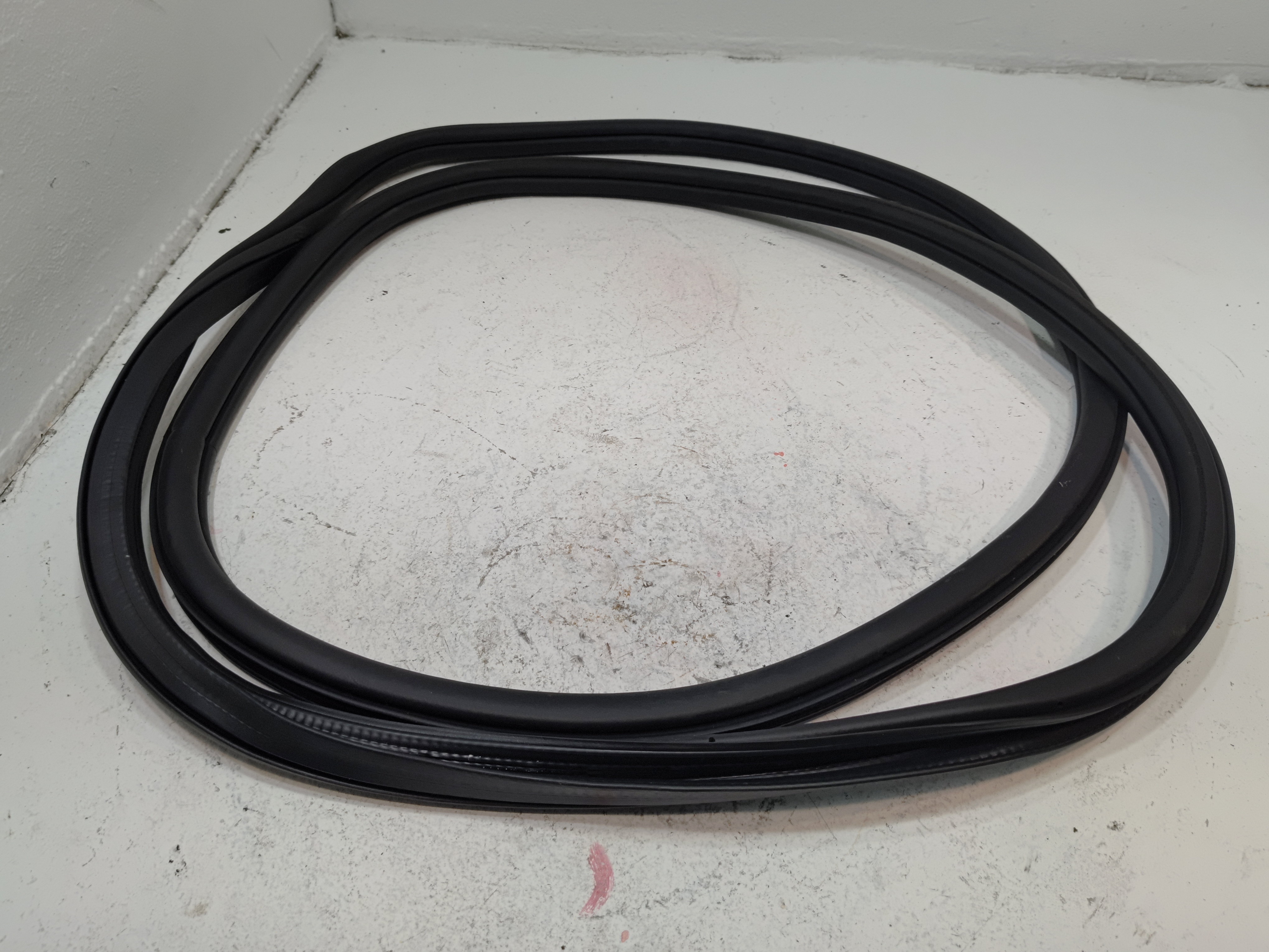 2018-2025 Volkswagen Atlas 	Front Passenger Door Body weatherstrip Seal OEM