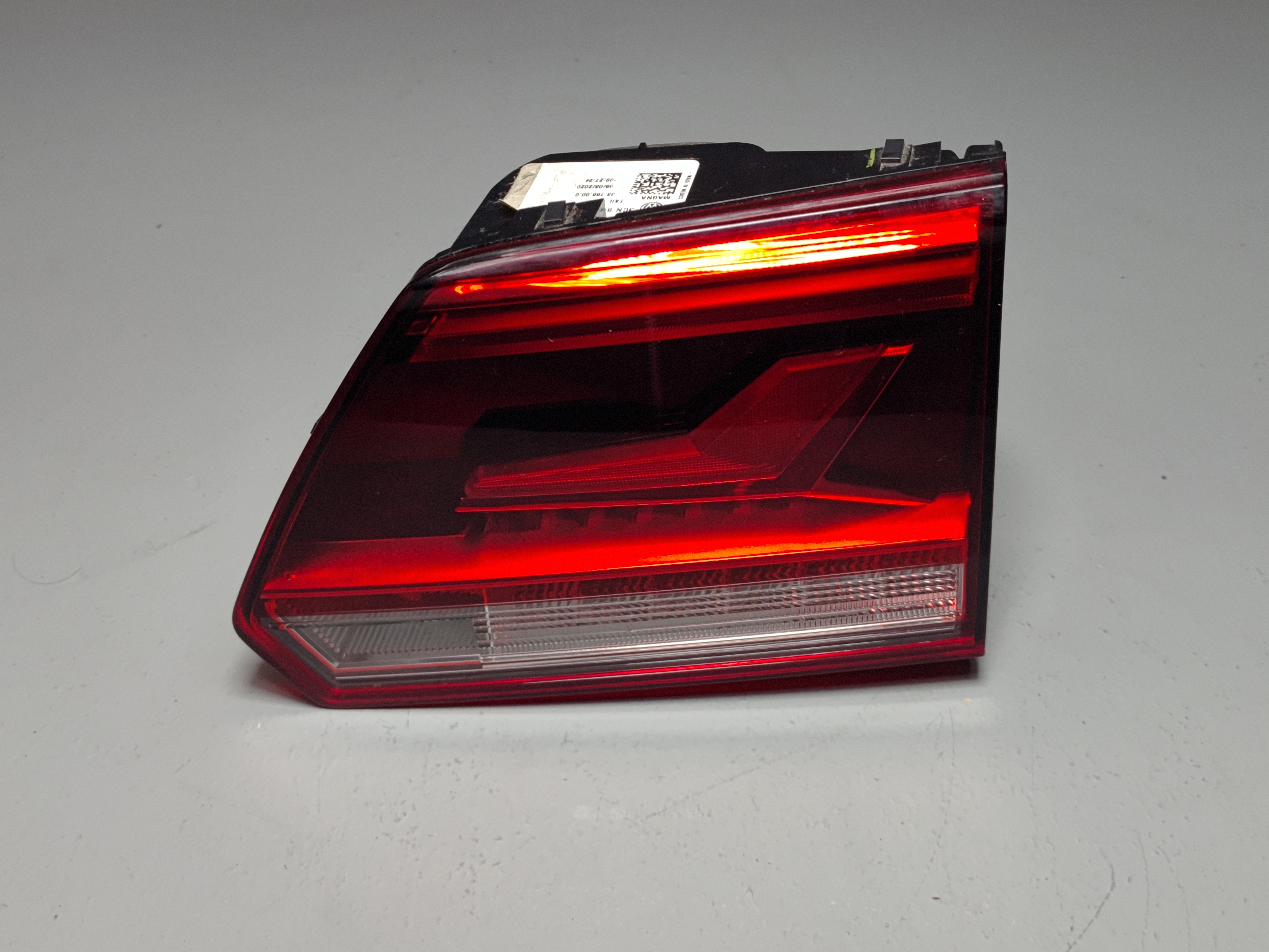 2021-2023 VOLKSWAGEN ATLAS REAR PASSENGER SIDE INNER TAIL LIGHT ASSEMBLY OEM