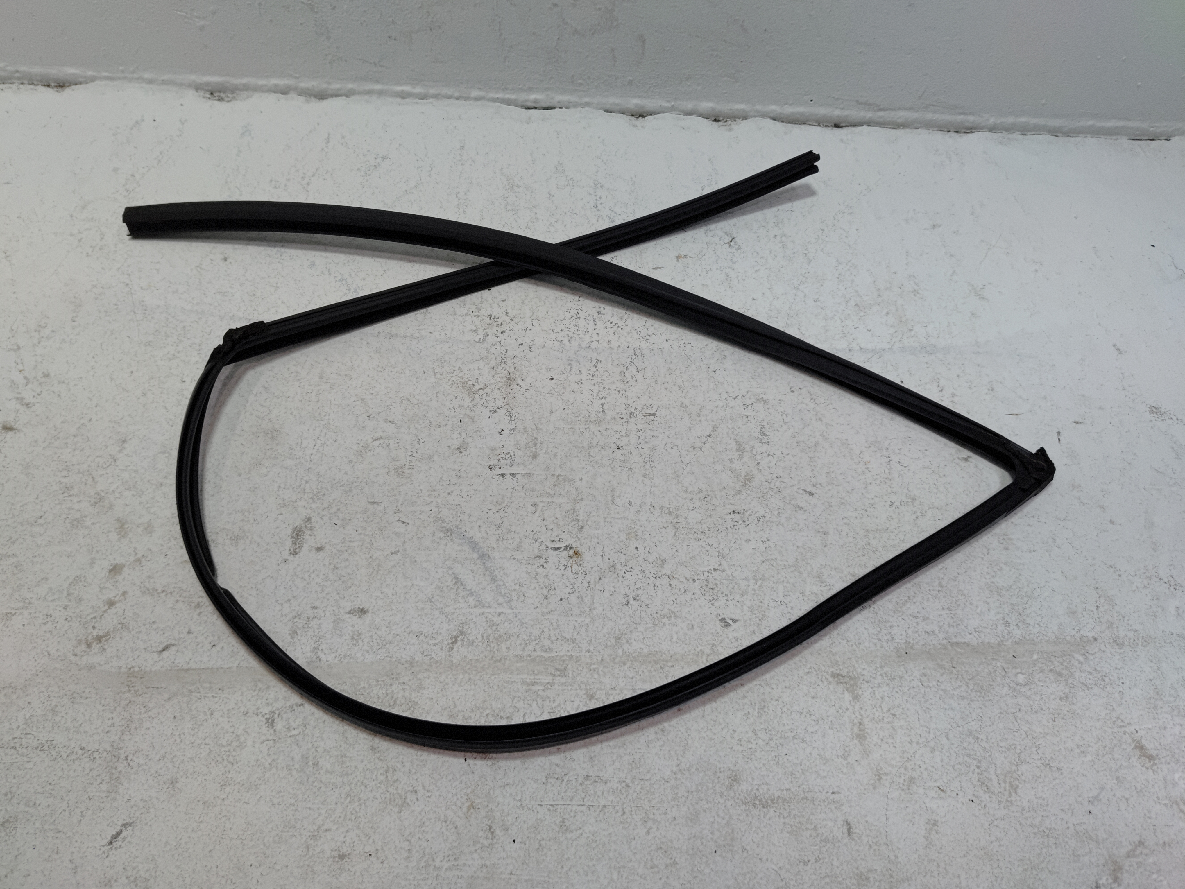 2019-2022 Honda Insight Front Left Driver Door Window Glass Run Channel Seal OEM