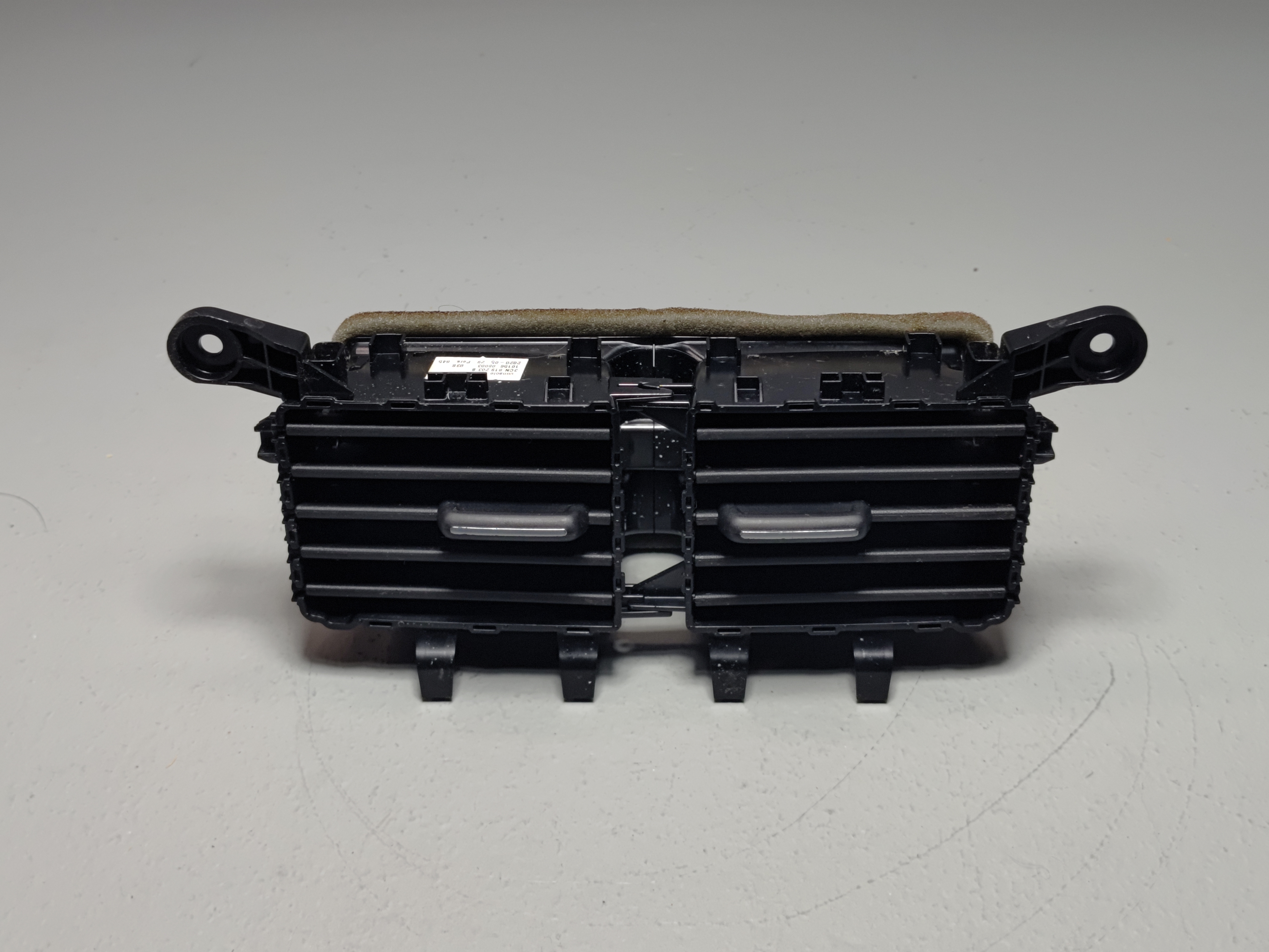 2018-2023 Volkswagen Atlas Rear Console Air Vent Grille OEM